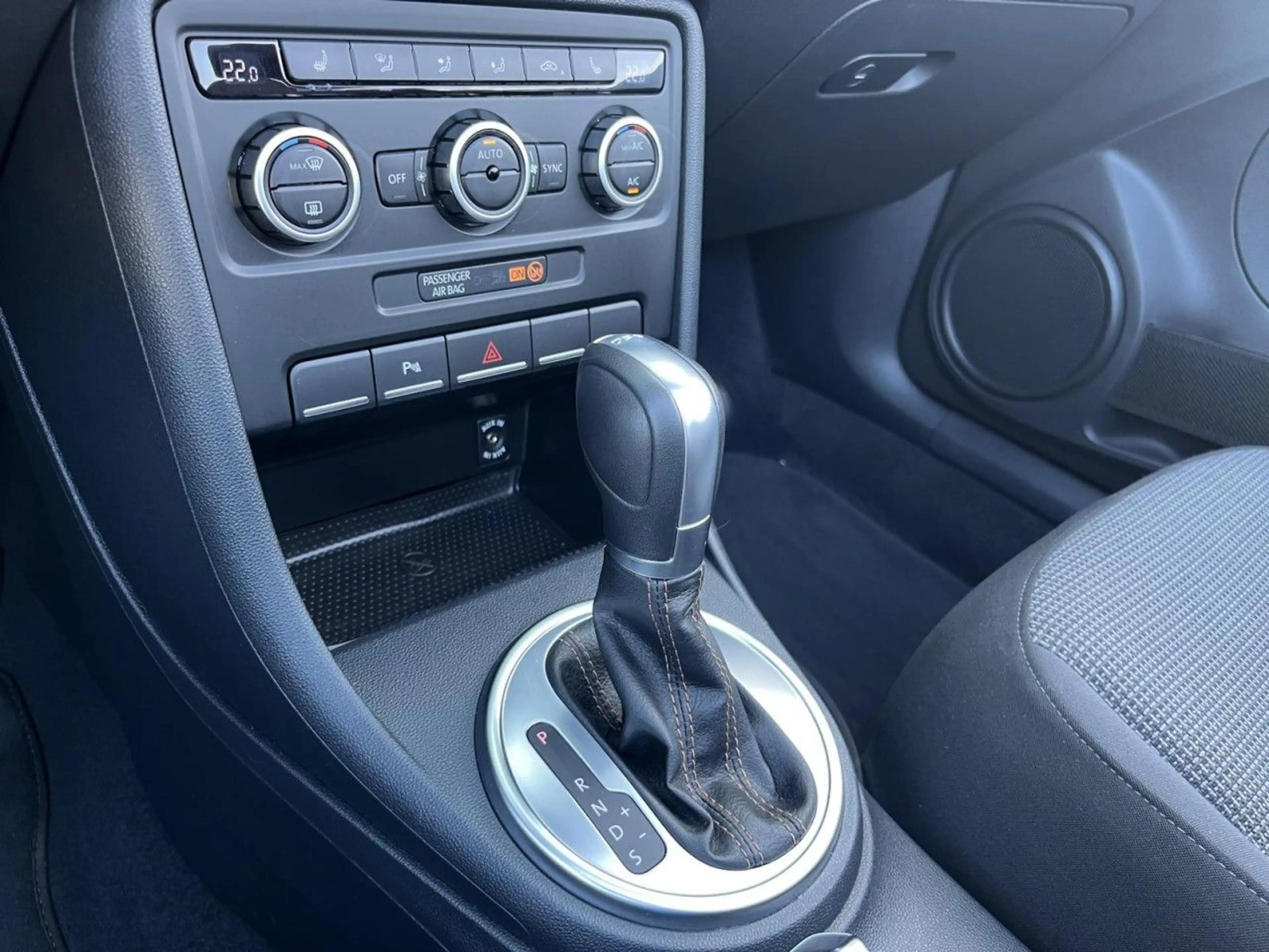 Volkswagen Beetle Cabrio 1,2 TSI DSG Cup Sitzheizung PDC — photo 8