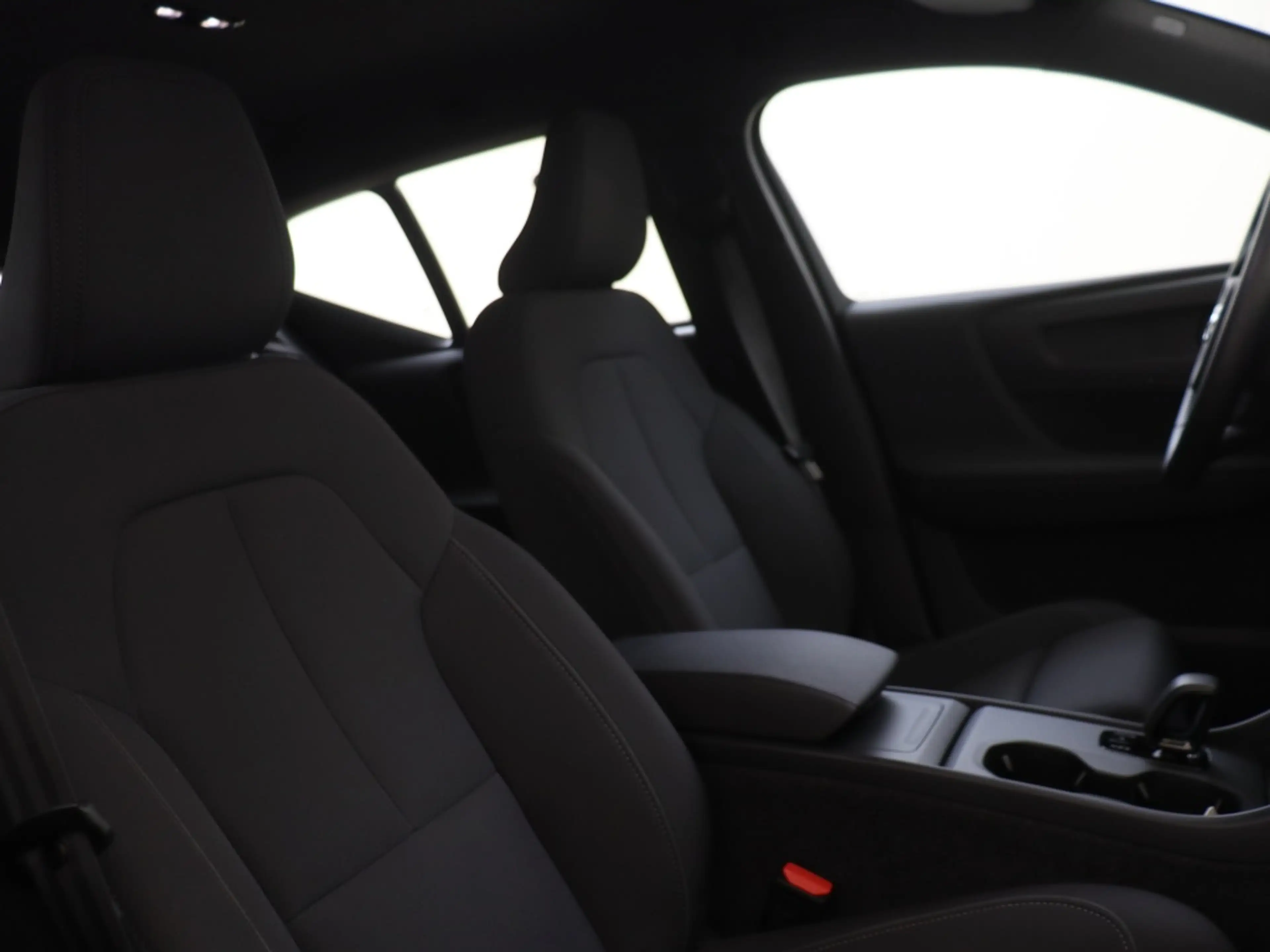 Volvo EX40 Extended Plus 82 kWh | Trekhaak | All-Seasonbanden — photo 14