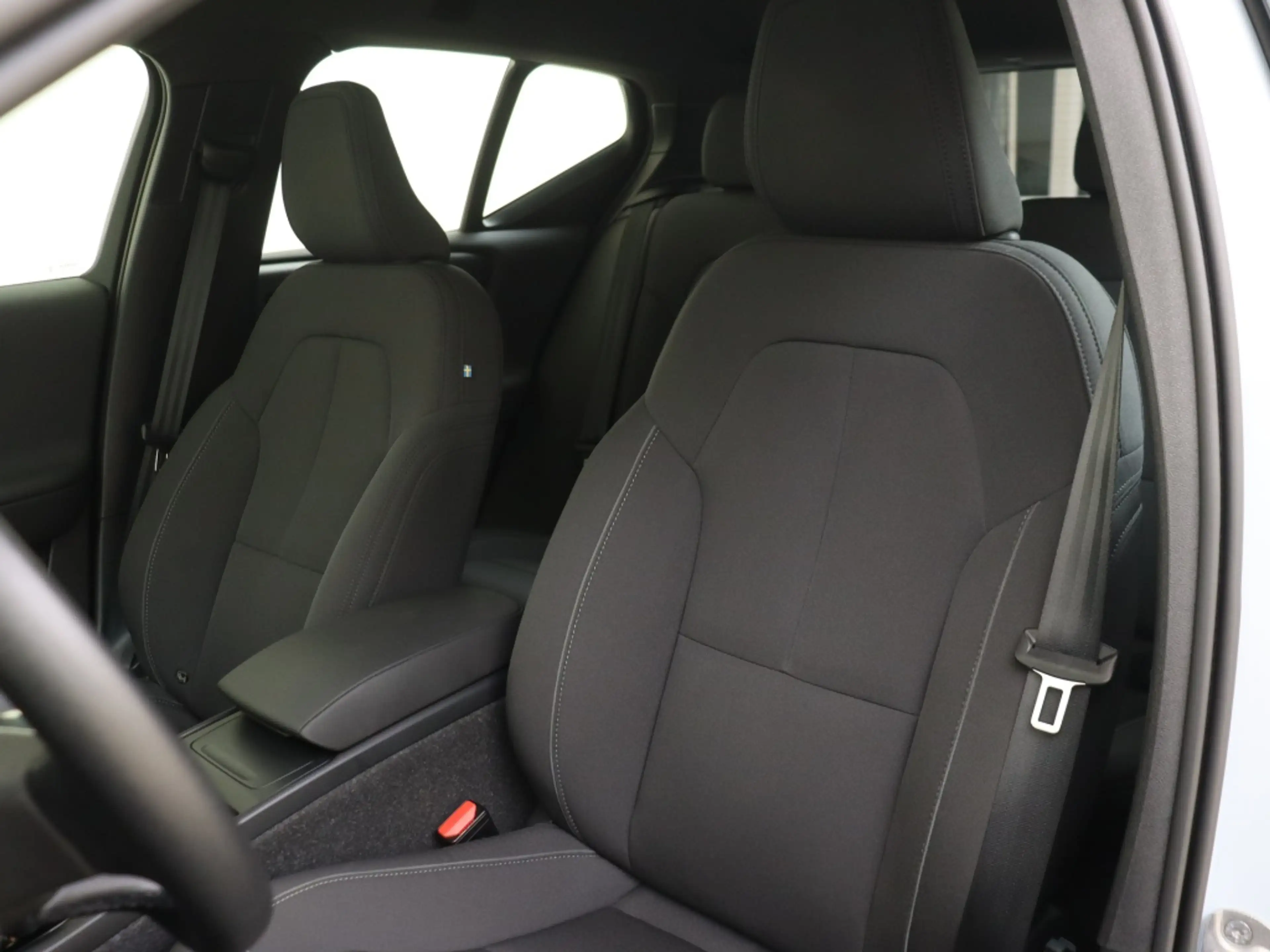Volvo EX40 Extended Plus 82 kWh | Trekhaak | All-Seasonbanden — photo 15