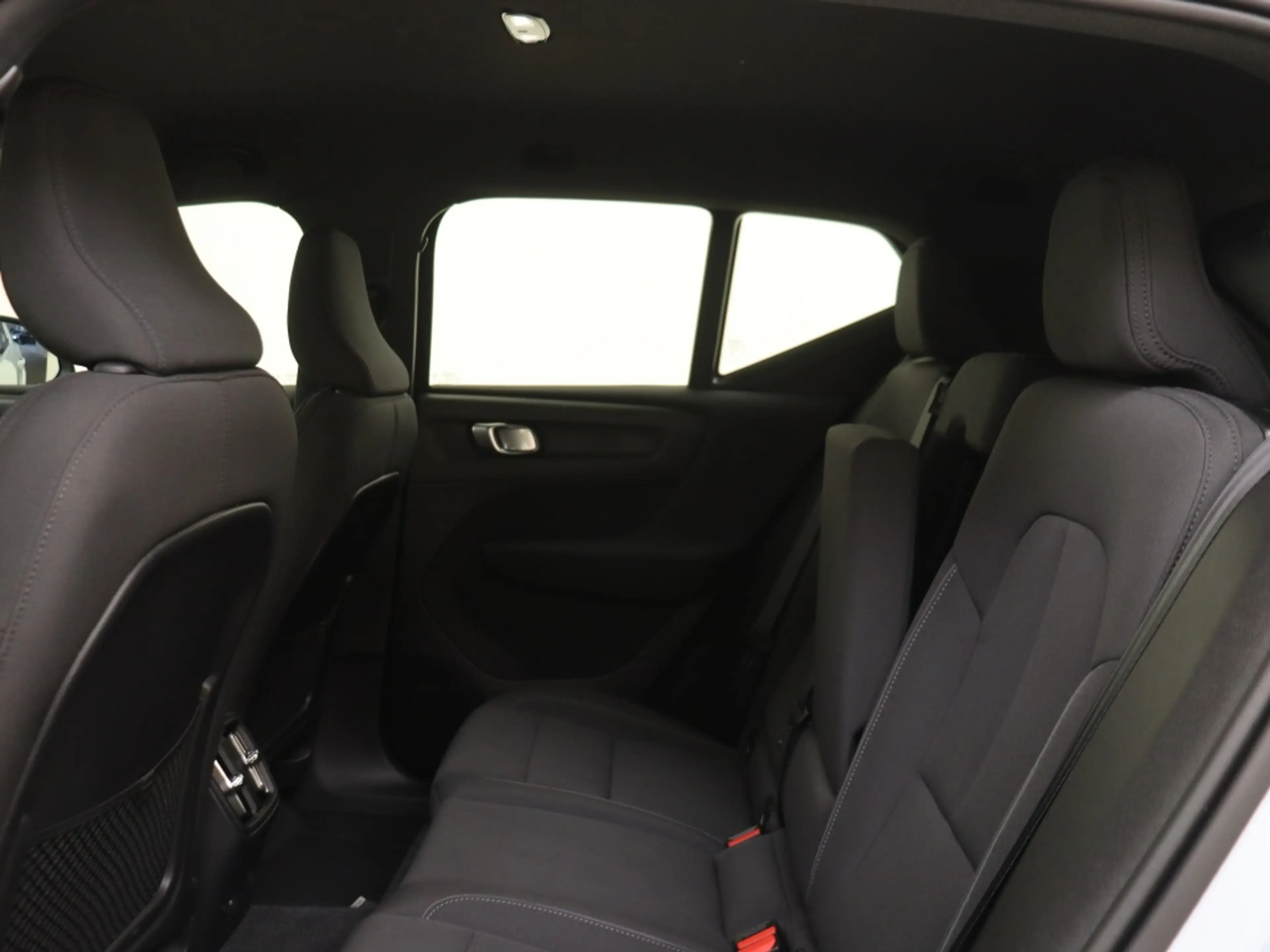 Volvo EX40 Extended Plus 82 kWh | Trekhaak | All-Seasonbanden — photo 9
