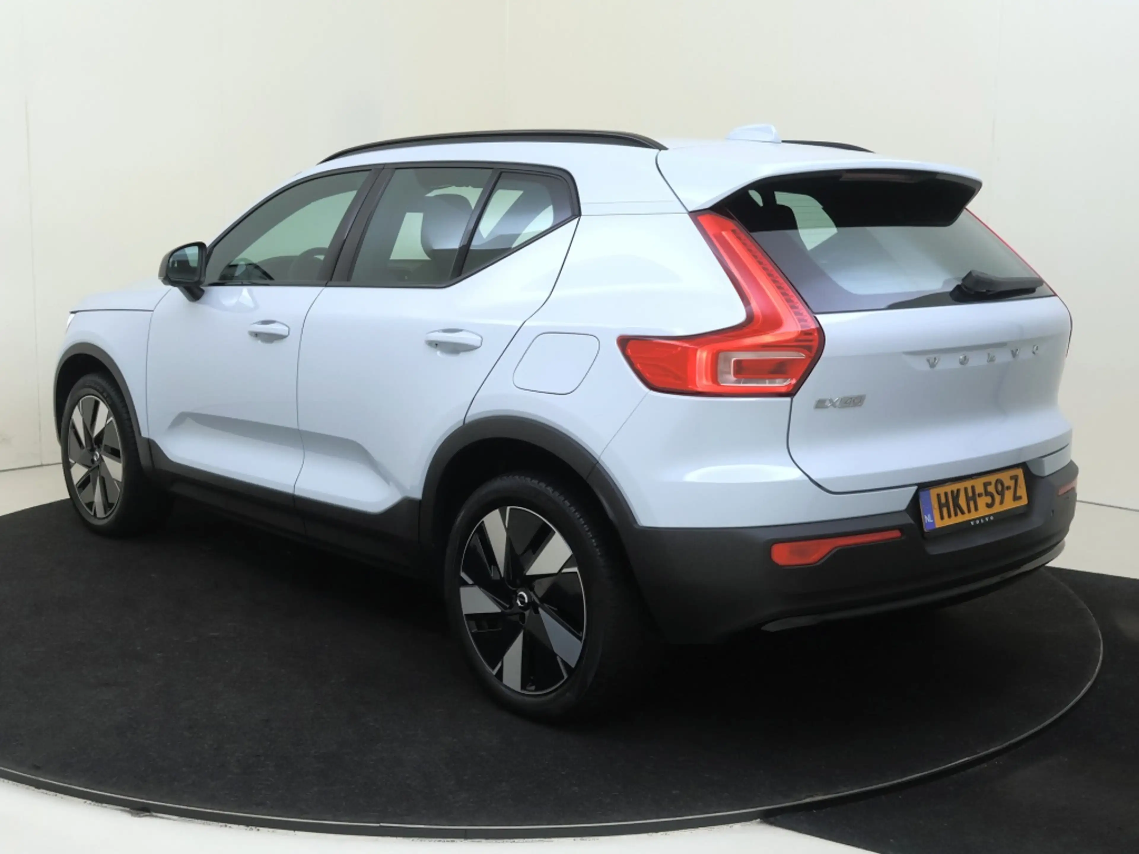 Volvo EX40 Extended Plus 82 kWh | Trekhaak | All-Seasonbanden — photo 4