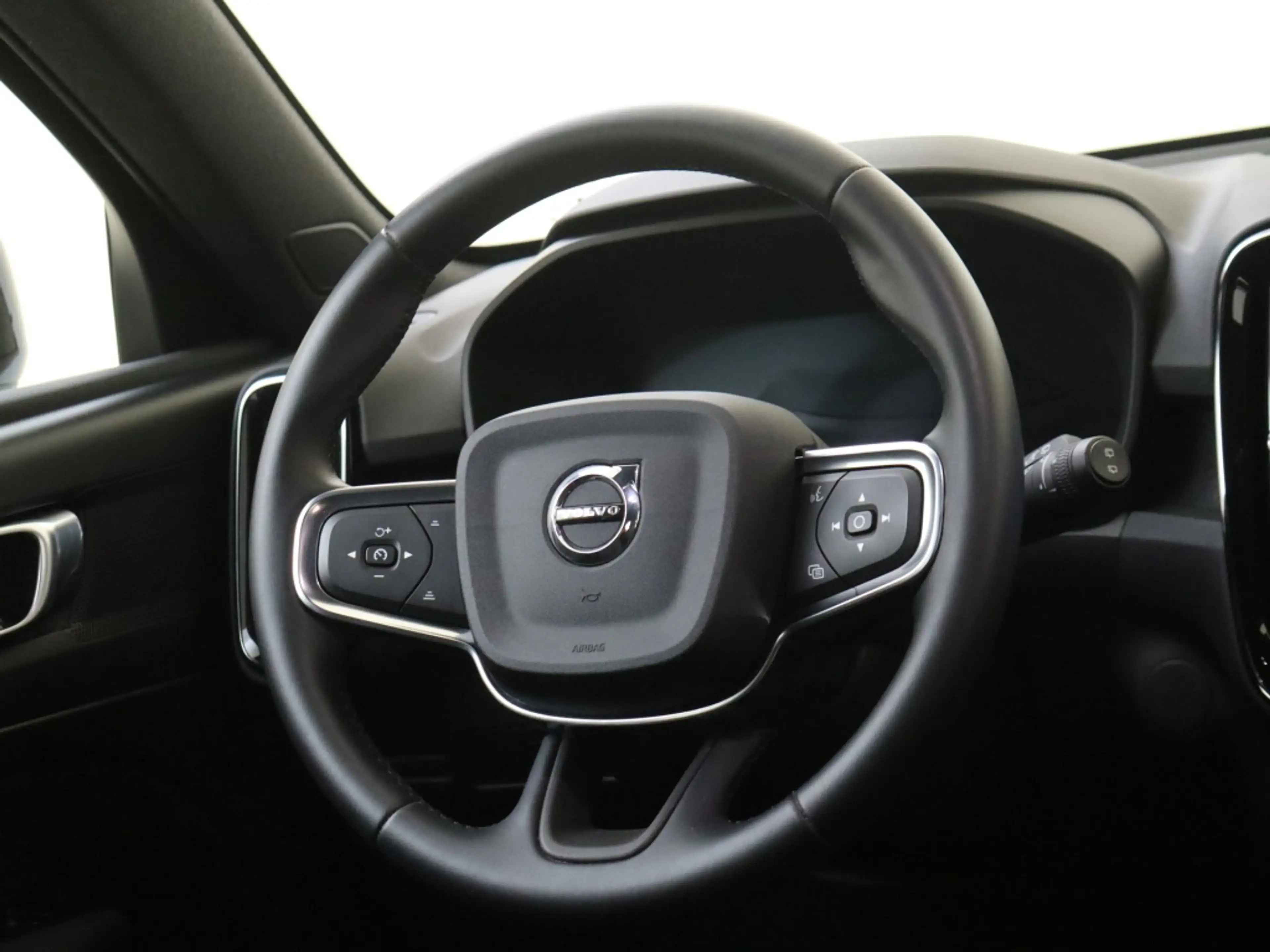 Volvo EX40 Extended Plus 82 kWh | Trekhaak | All-Seasonbanden — photo 11