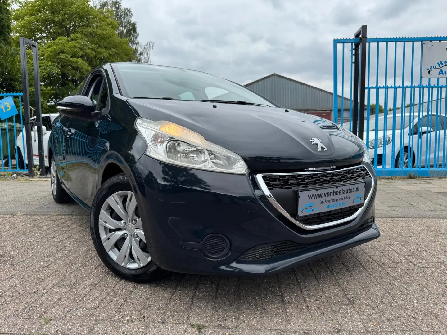Peugeot 208 1.0 PureTech A-C Elek Pakket 5-Drs Pdc Bluetooth Grijs - 2