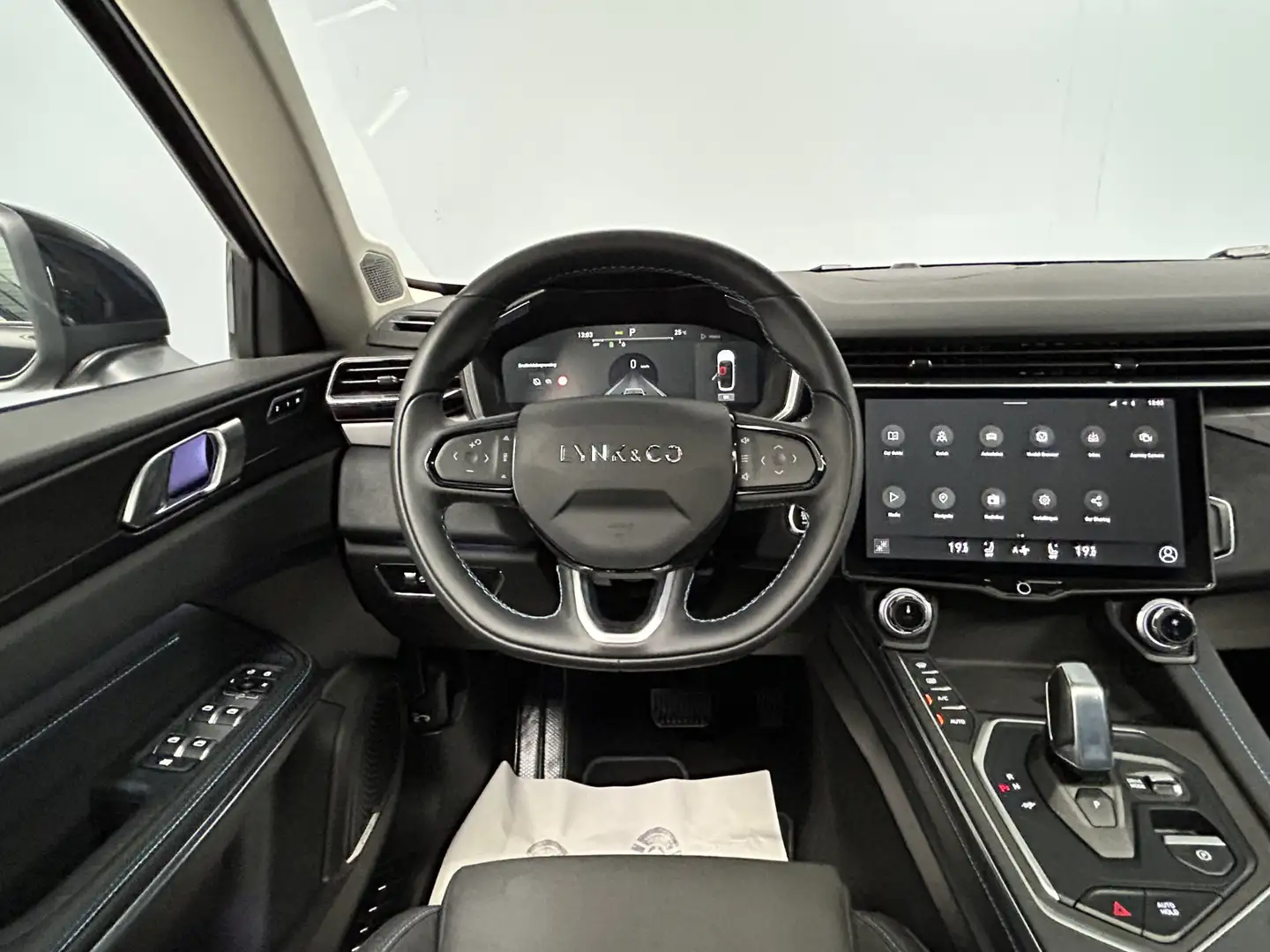Lynk & Co 01 1.5 BTW|360|Navi|Cruise|Pano|LED Zwart - 2