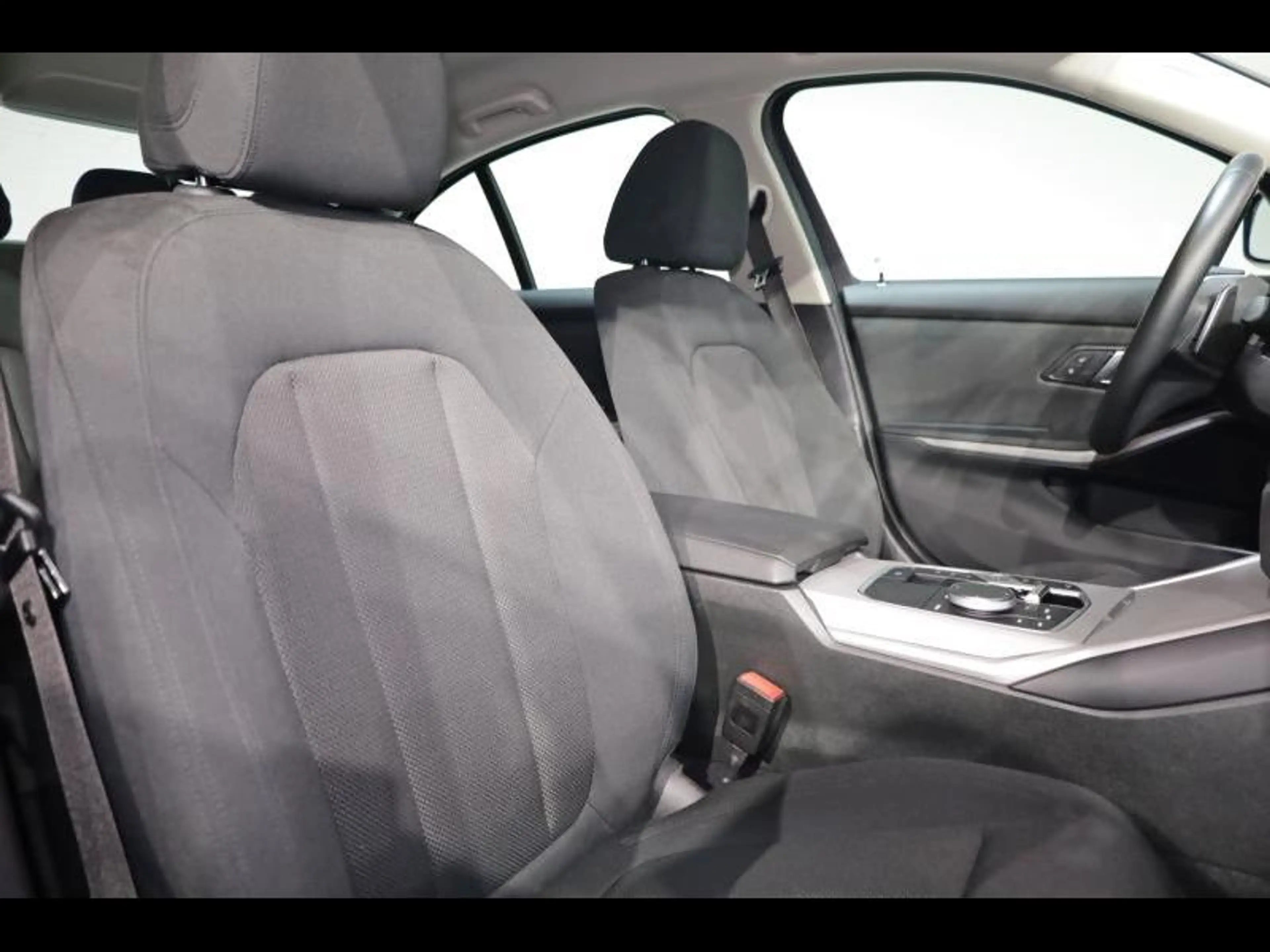 BMW 320 e Berline — photo 11
