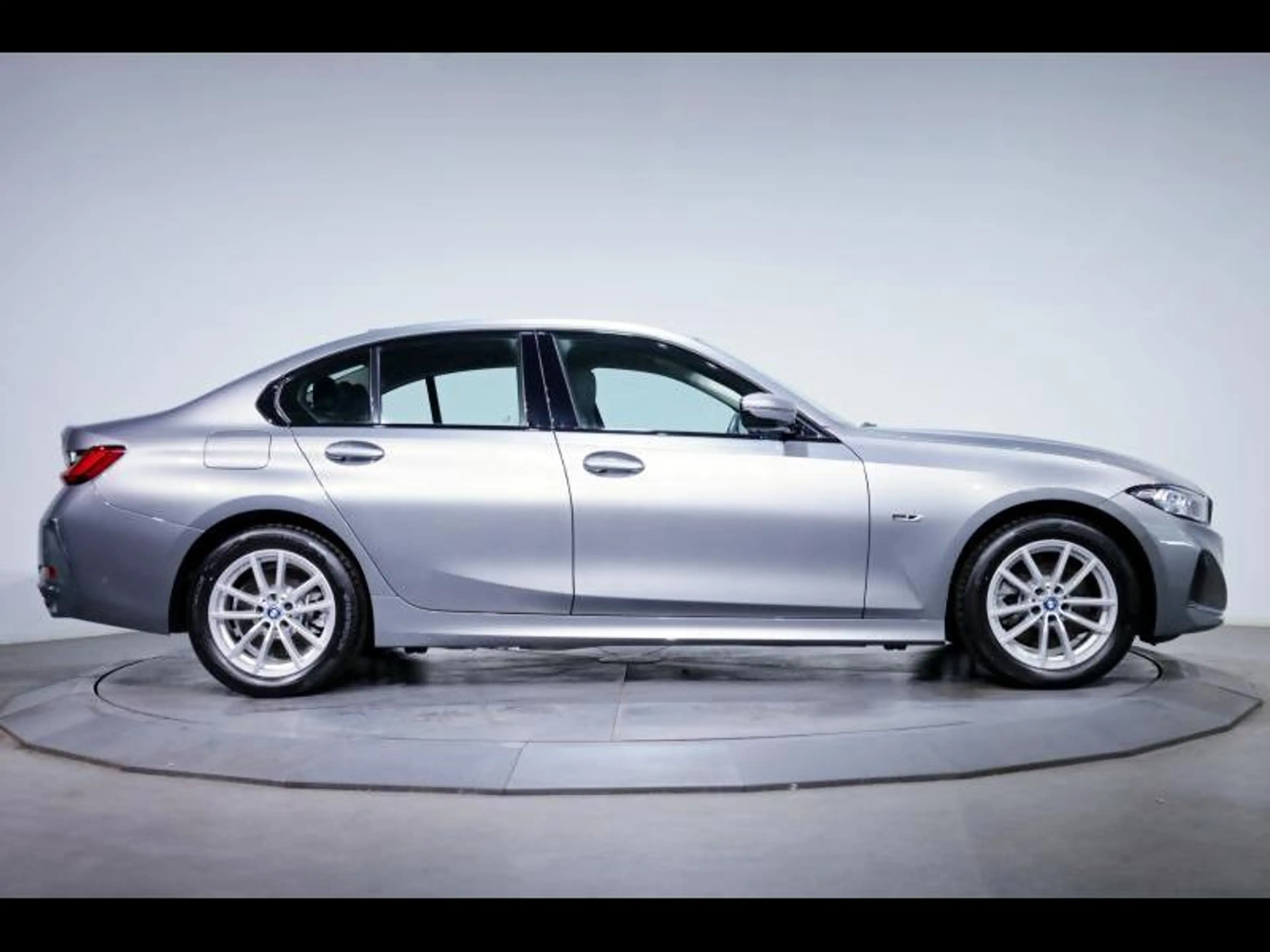 BMW 320 e Berline — photo 3