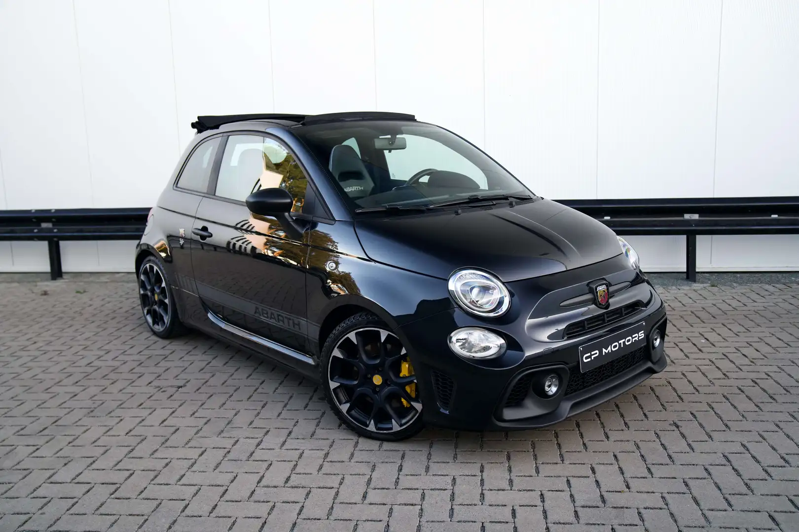 Fiat 500C Abarth CABRIO  SPORTUITLAAT  HISTORIEK  BEATS  TOP Černá - 2