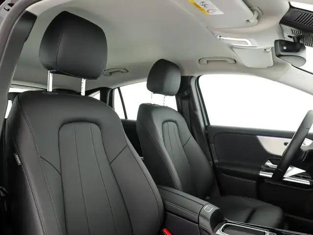 Mercedes-Benz GLA view 10
