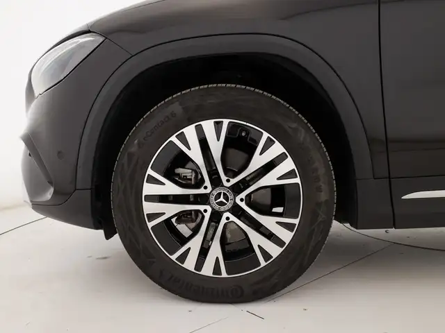 Mercedes-Benz GLA view 7
