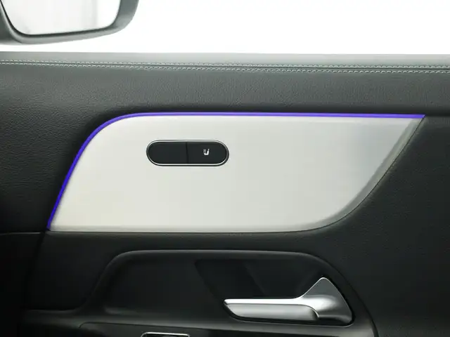 Mercedes-Benz GLA view 14