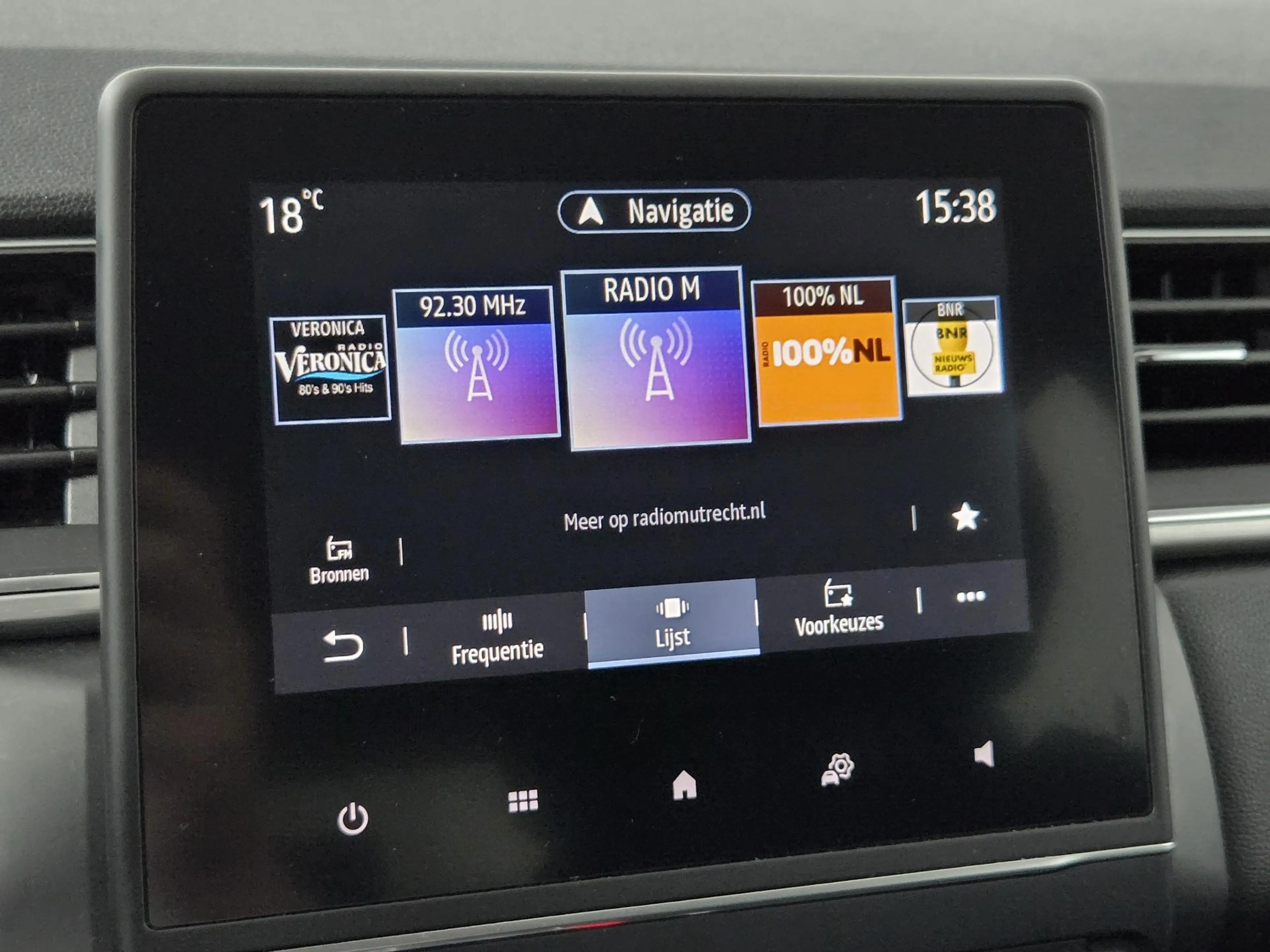 Renault Captur 1.6 E-Tech Plug-in Hybrid 160 Intens | Camera | Pa — photo 25