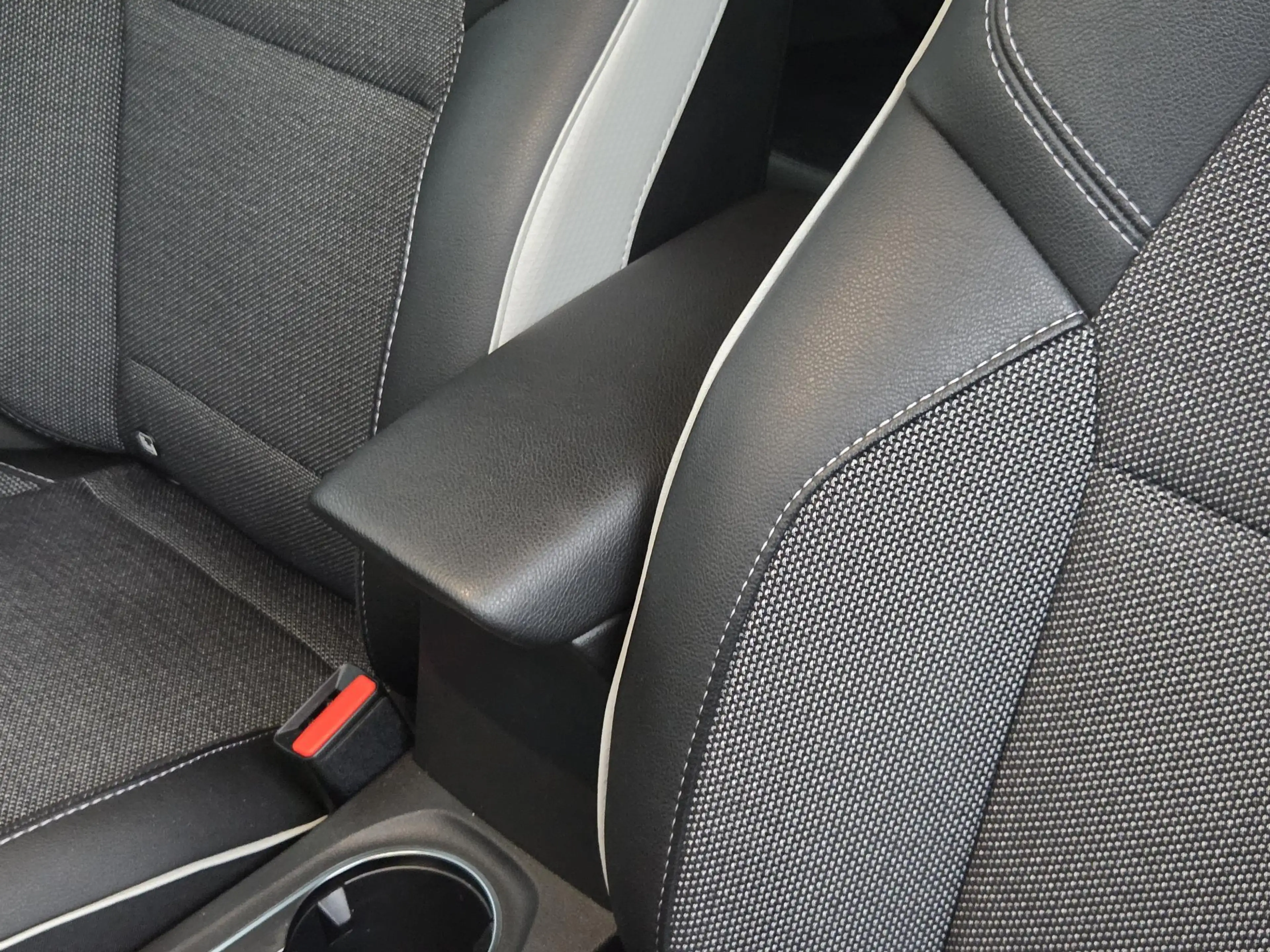 Renault Captur 1.6 E-Tech Plug-in Hybrid 160 Intens | Camera | Pa — photo 41