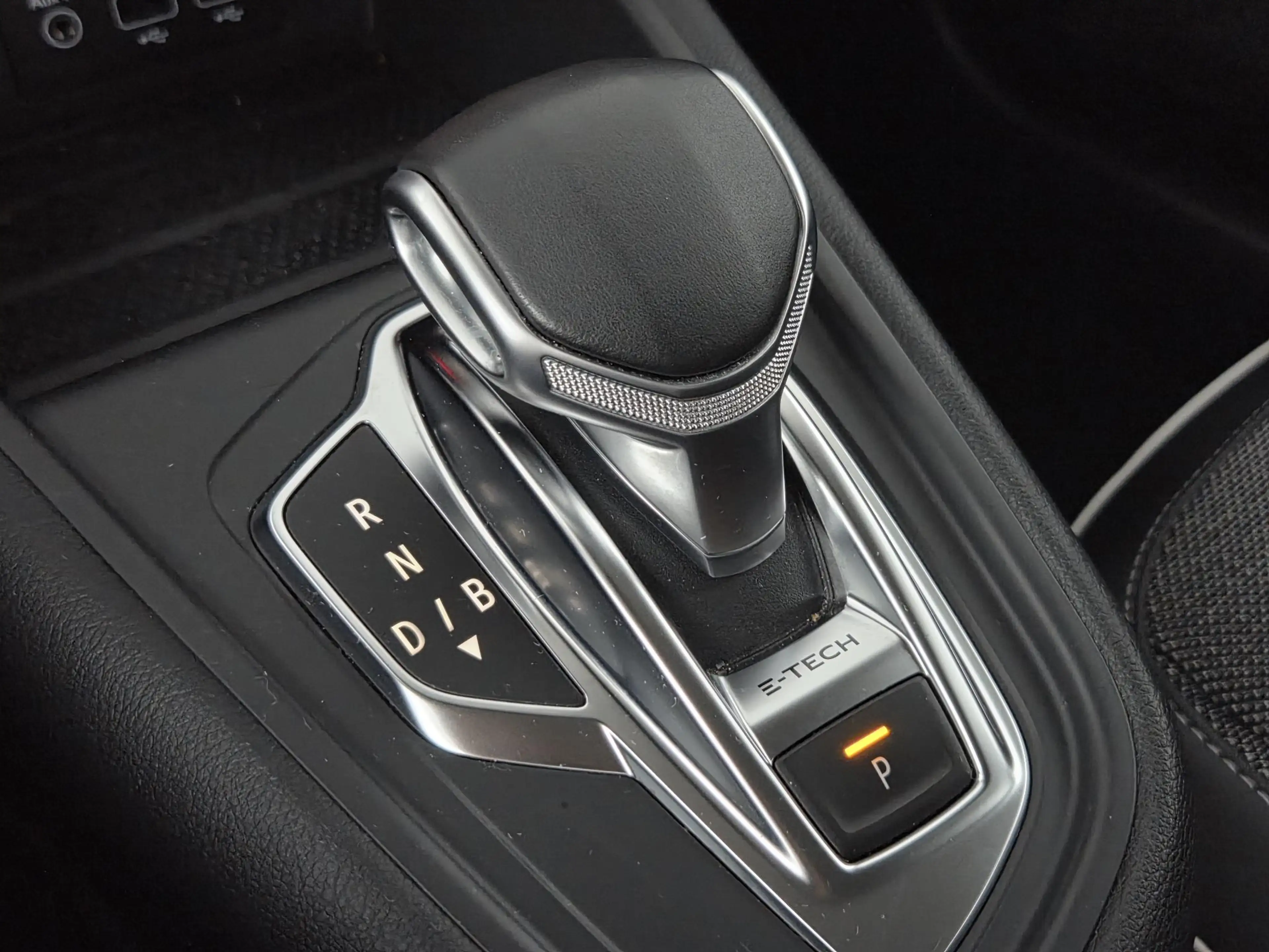 Renault Captur 1.6 E-Tech Plug-in Hybrid 160 Intens | Camera | Pa — photo 31