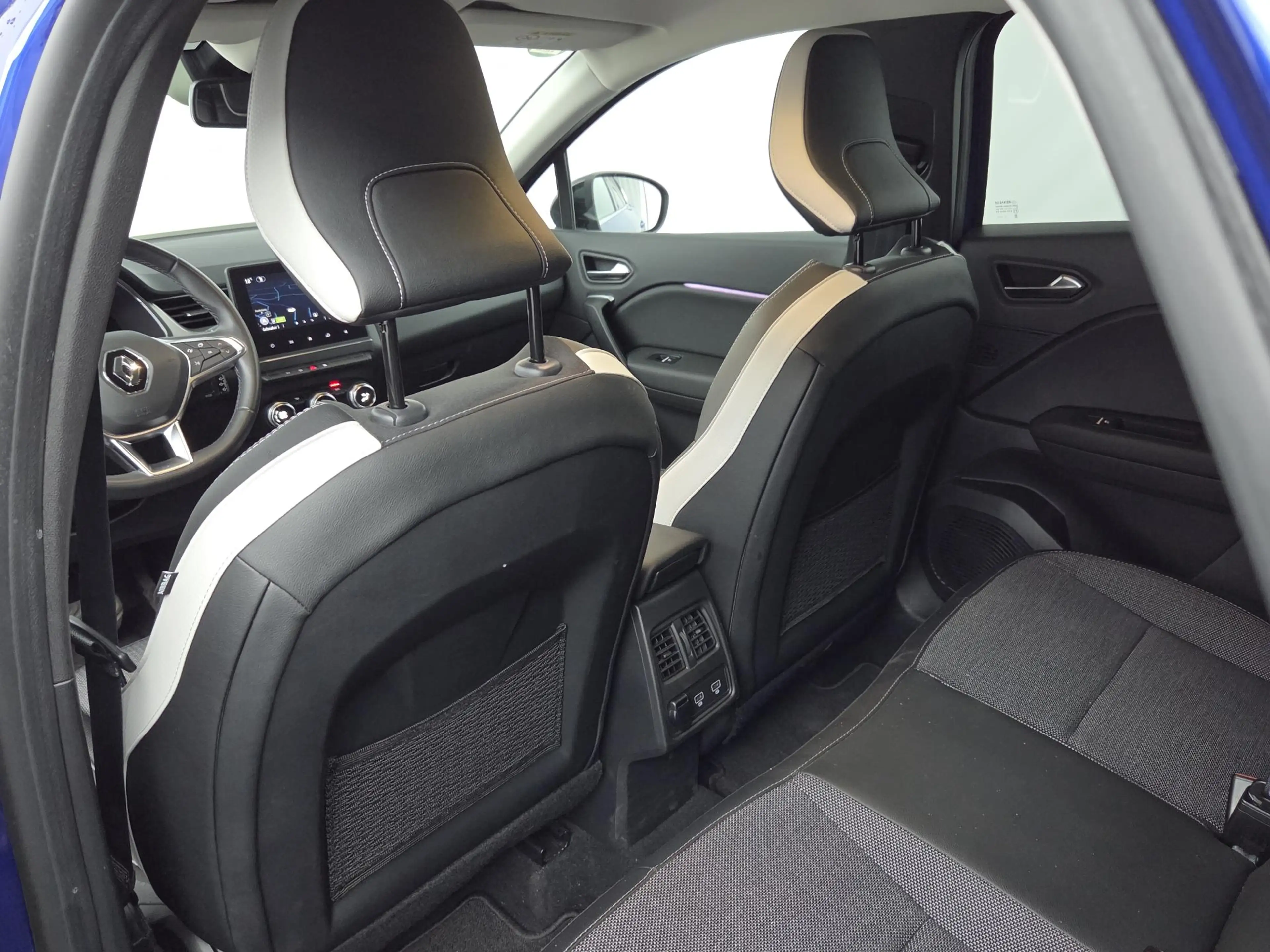Renault Captur 1.6 E-Tech Plug-in Hybrid 160 Intens | Camera | Pa — photo 11