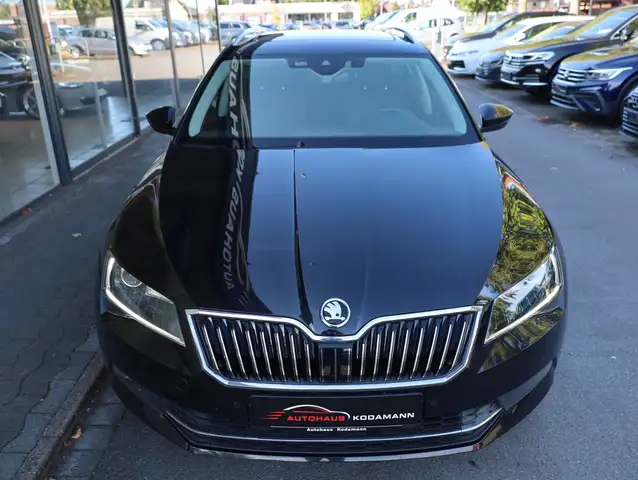 Skoda Superb view 3