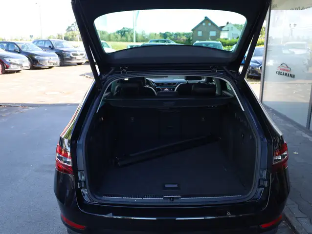 Skoda Superb view 10