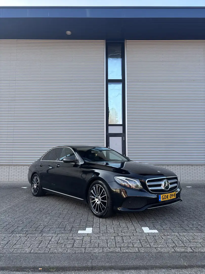 Mercedes-Benz E 350 Mercedes-Benz E-Klasse E350 e Plug-in Hybrid Zwart - 1