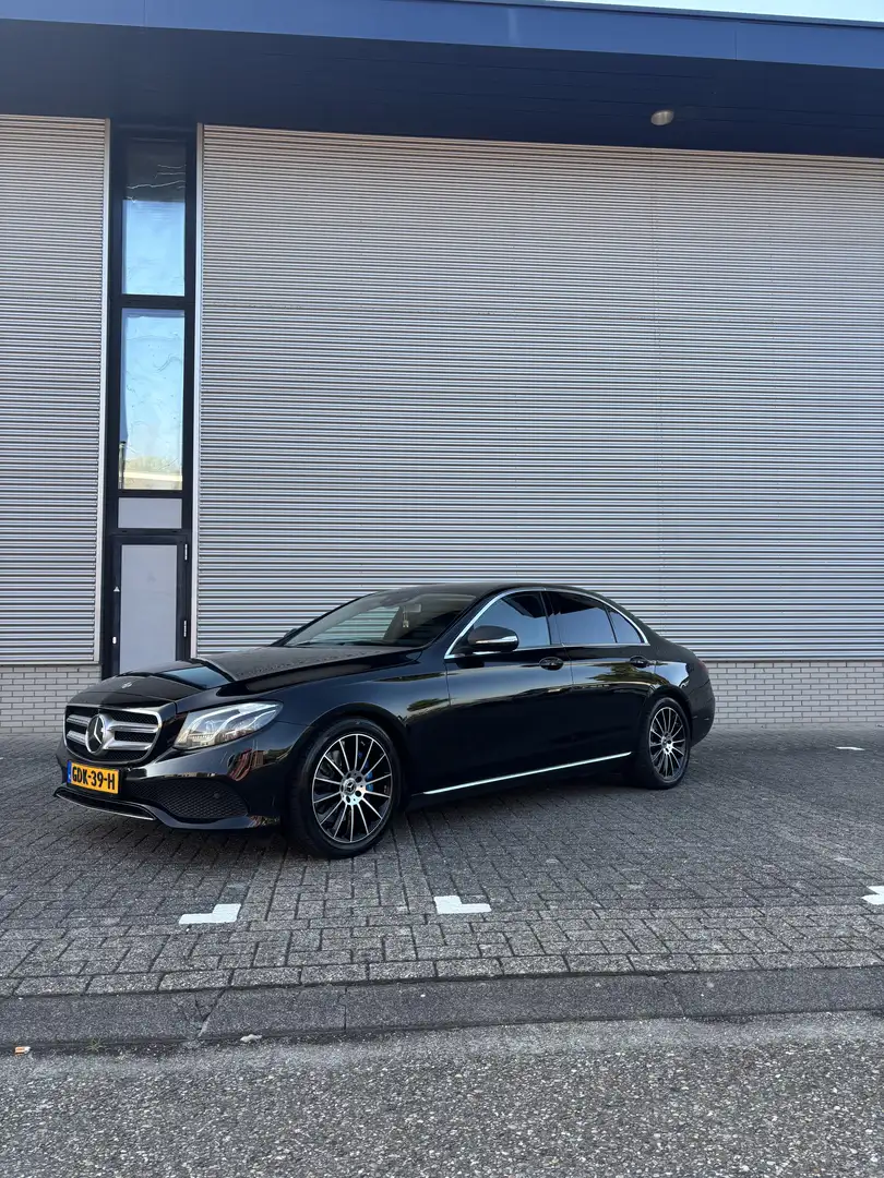 Mercedes-Benz E 350 Mercedes-Benz E-Klasse E350 e Plug-in Hybrid Zwart - 2