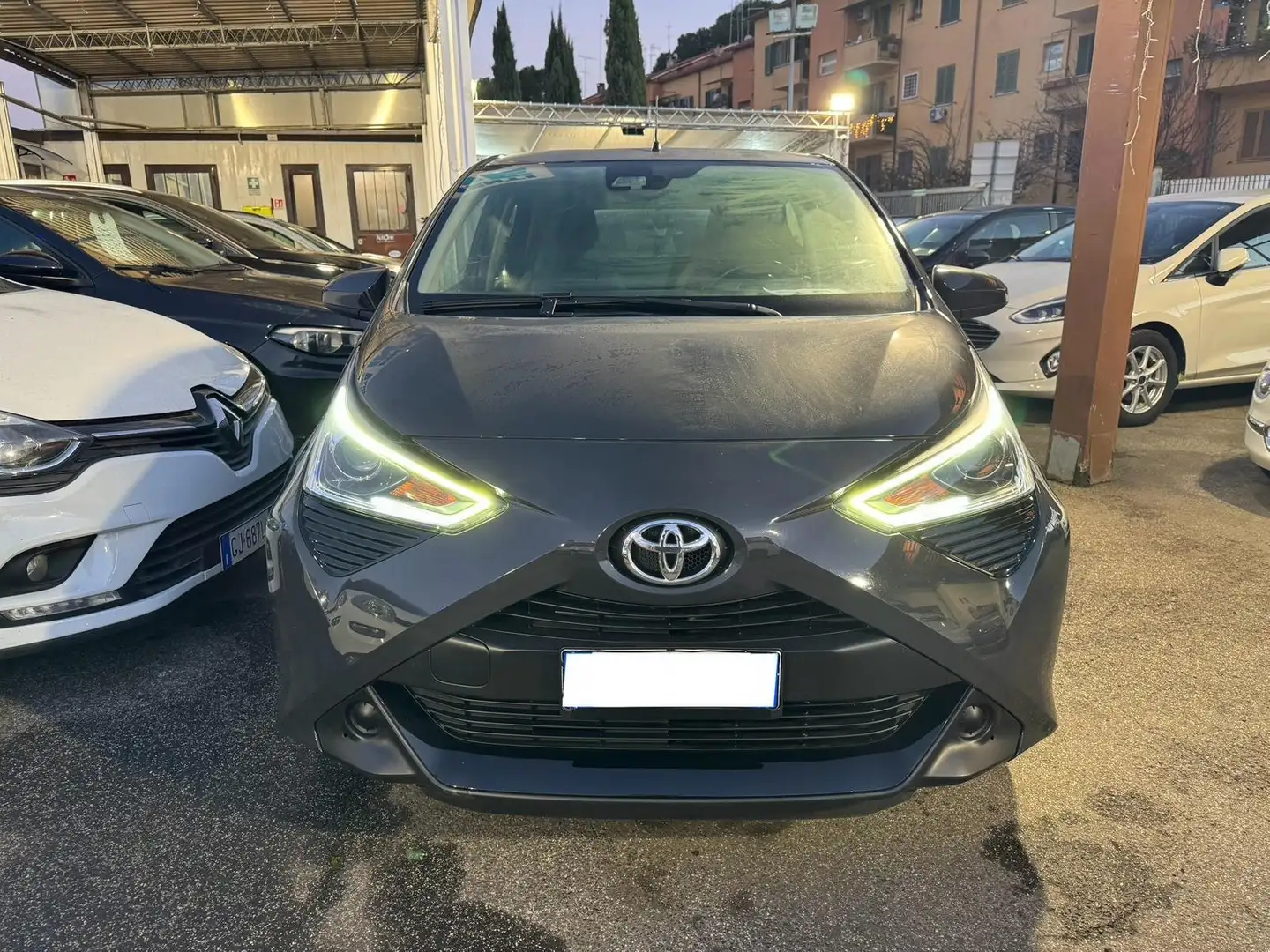 Toyota Aygo Aygo 5p 1.0 x-clusiv 72cv Gris - 2