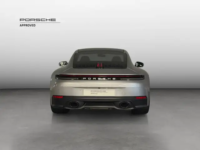 Porsche 911 view 4