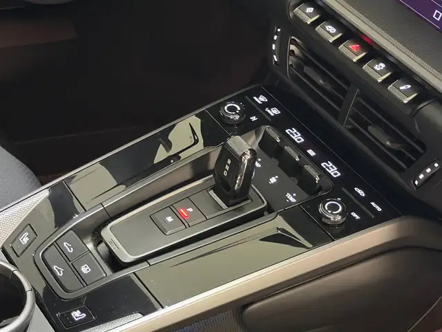Porsche 911 view 14