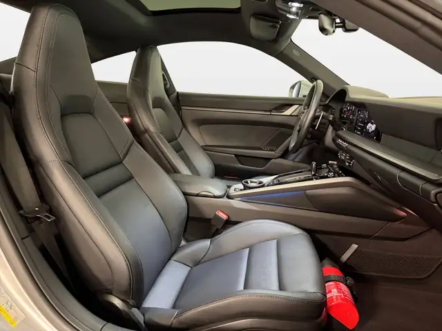 Porsche 911 view 12
