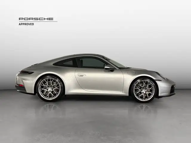 Porsche 911 view 6