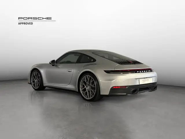 Porsche 911 view 3