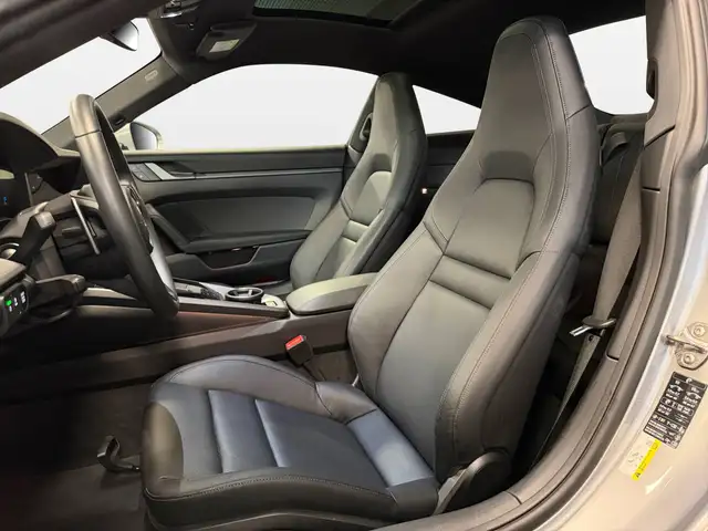Porsche 911 view 13