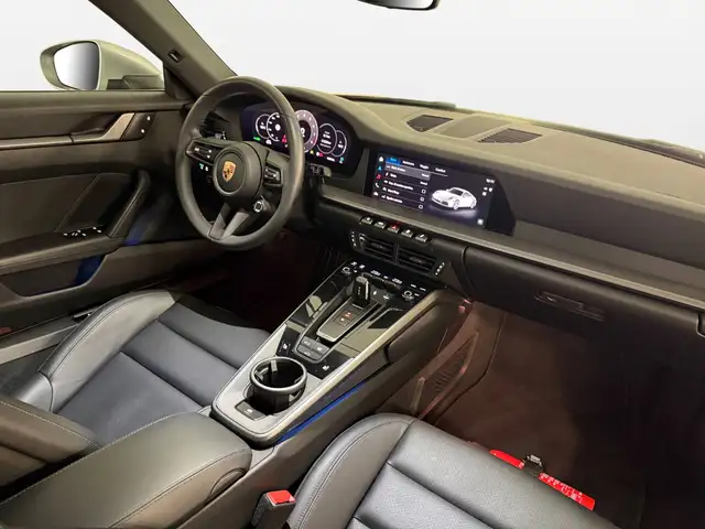 Porsche 911 view 10