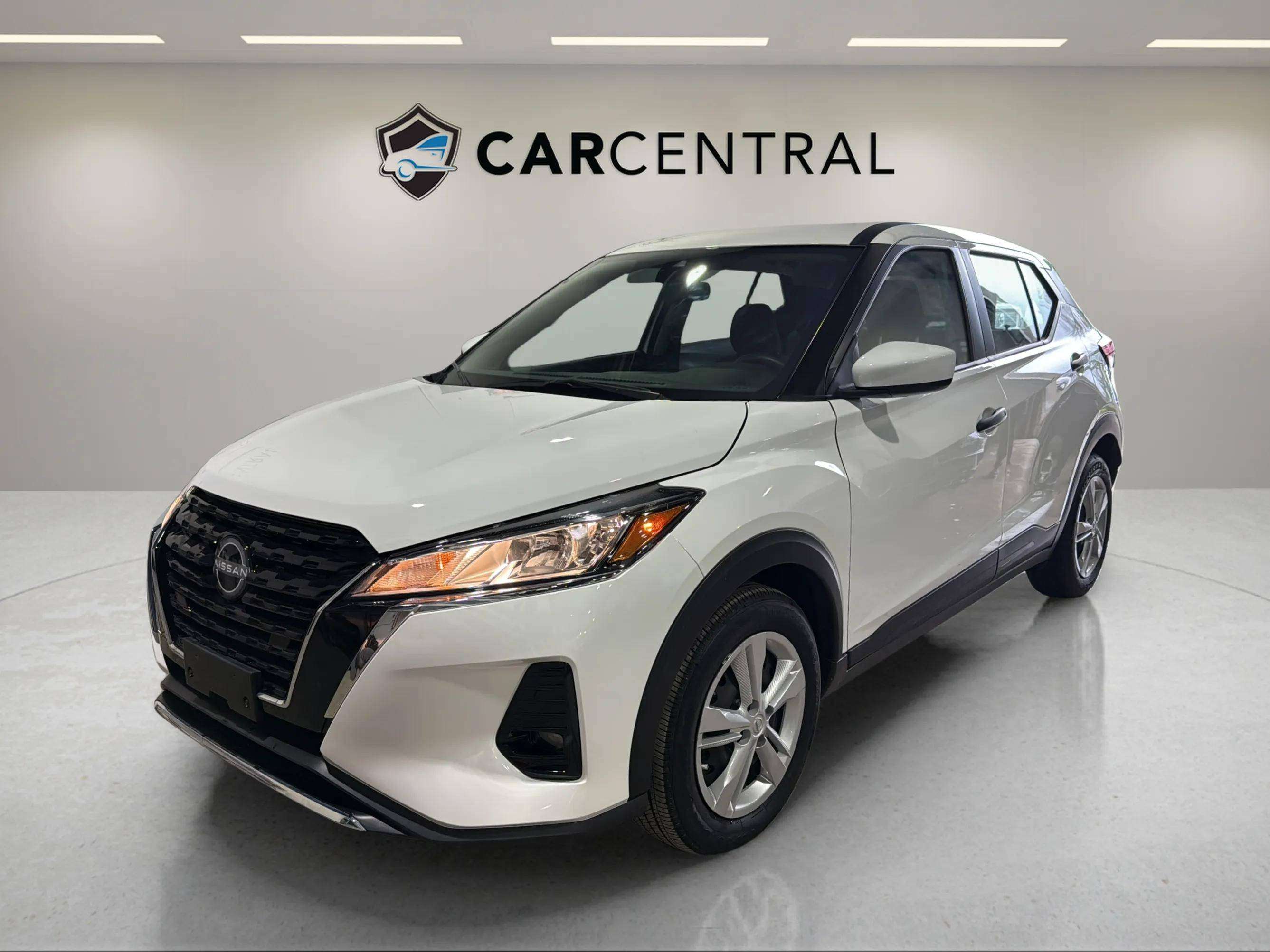 White 2024 Nissan Kicks SUV / Crossover Front-Wheel Drive Continuously Variable Transmission