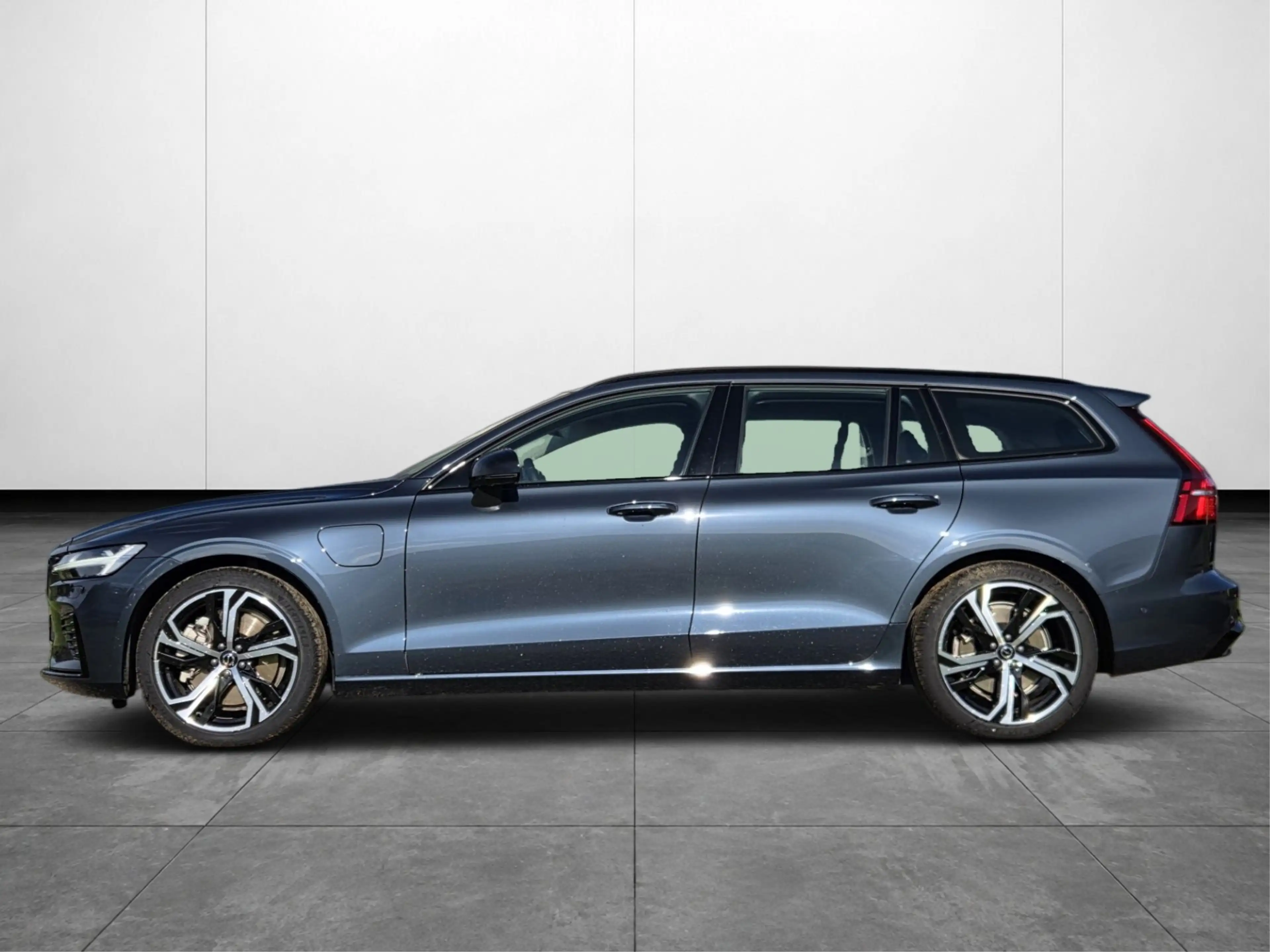 Volvo V60 2.0 T6 Plug-in hybrid AWD Plus Dark | Trekhaak | 3 — photo 4
