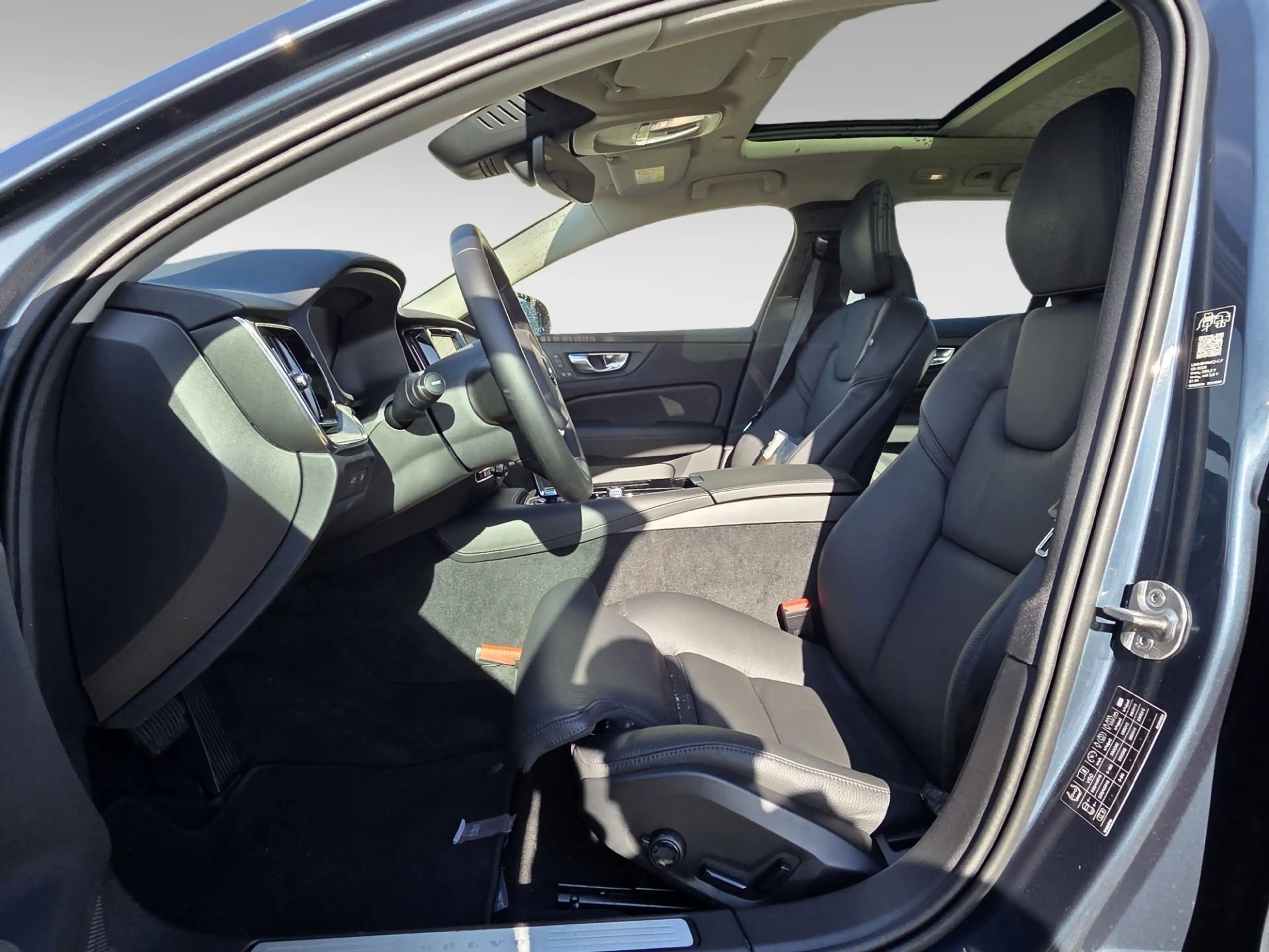 Volvo V60 2.0 T6 Plug-in hybrid AWD Plus Dark | Trekhaak | 3 — photo 5