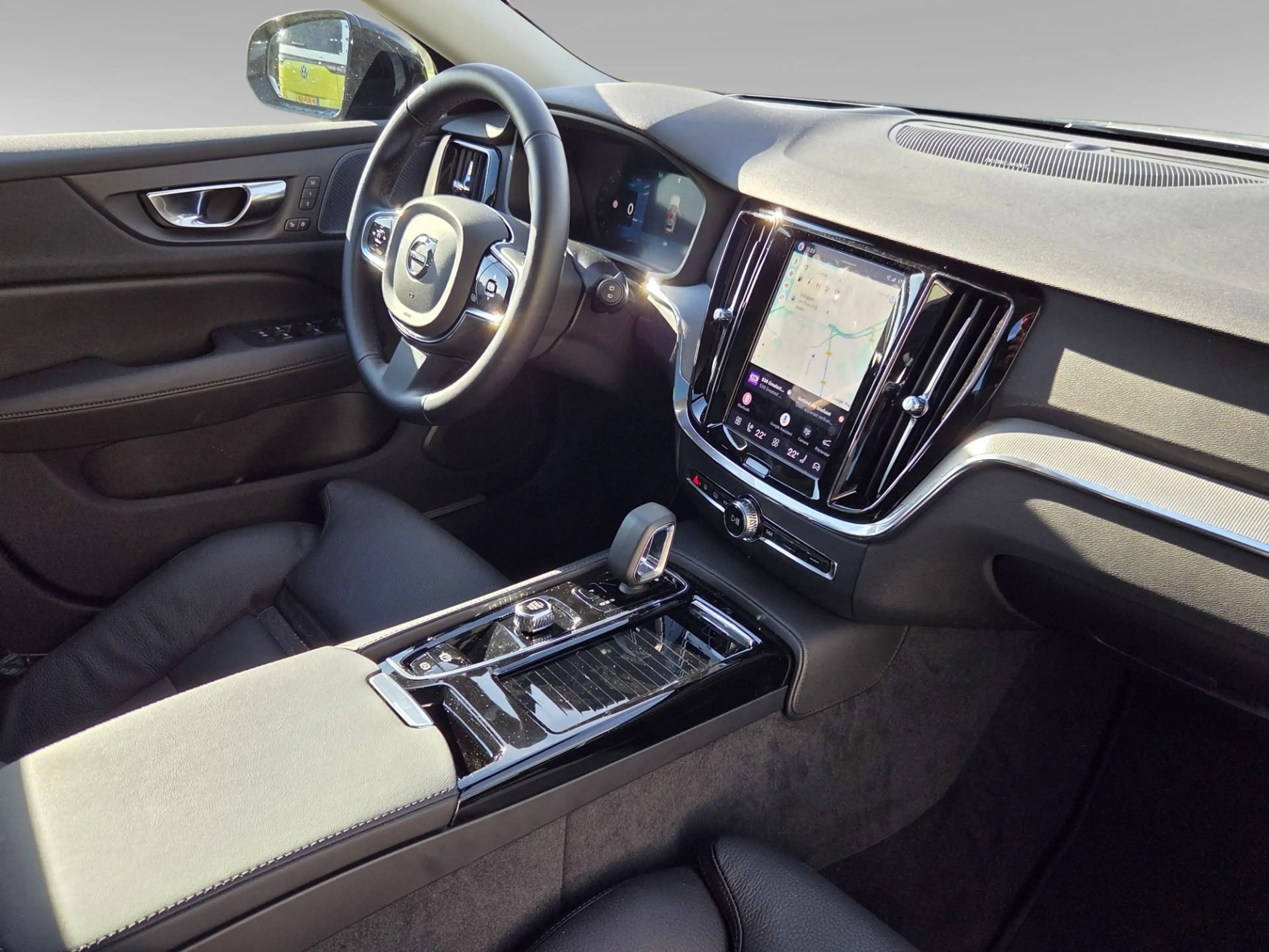Volvo V60 2.0 T6 Plug-in hybrid AWD Plus Dark | Trekhaak | 3 — photo 3