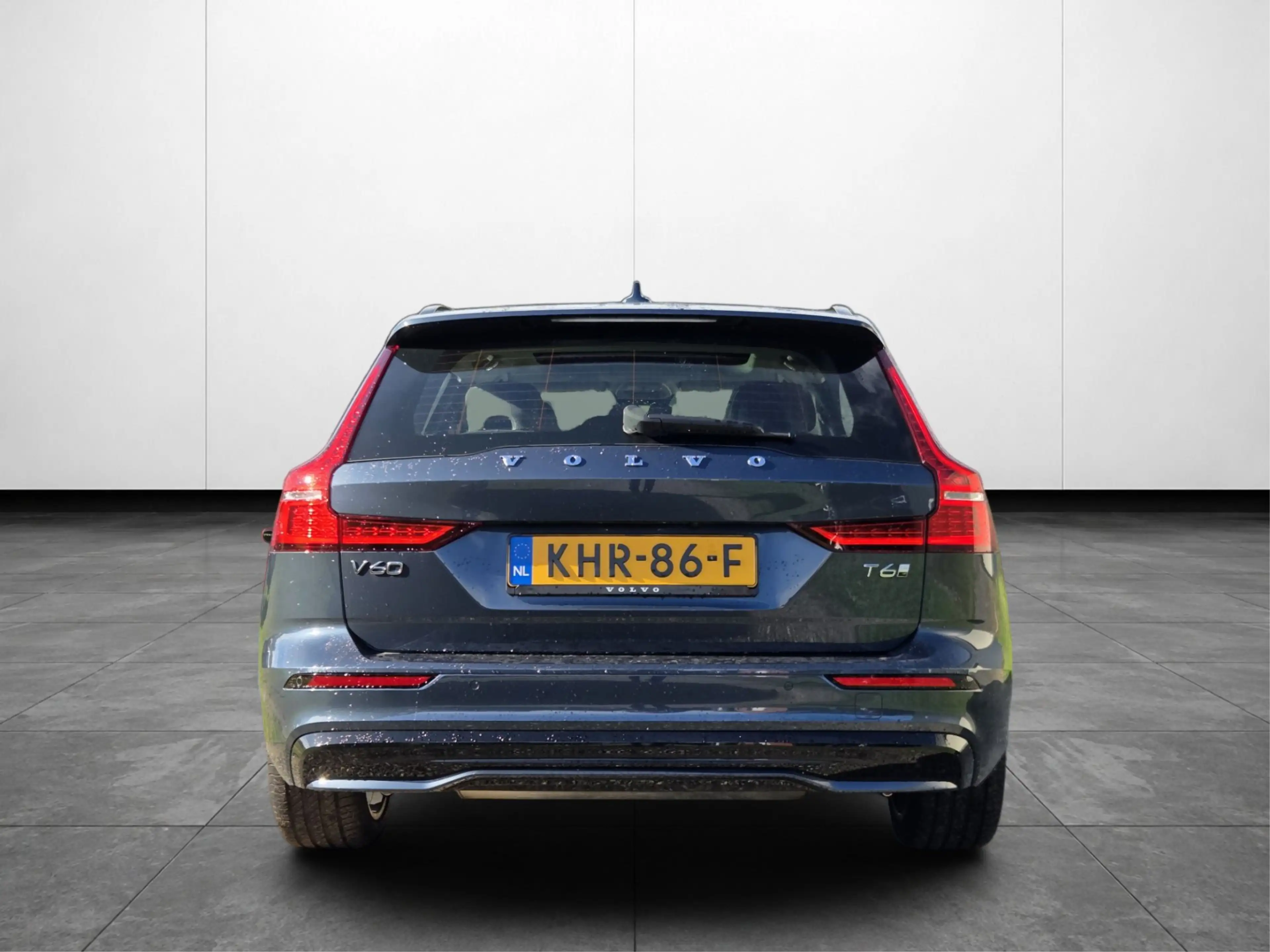 Volvo V60 2.0 T6 Plug-in hybrid AWD Plus Dark | Trekhaak | 3 — photo 10