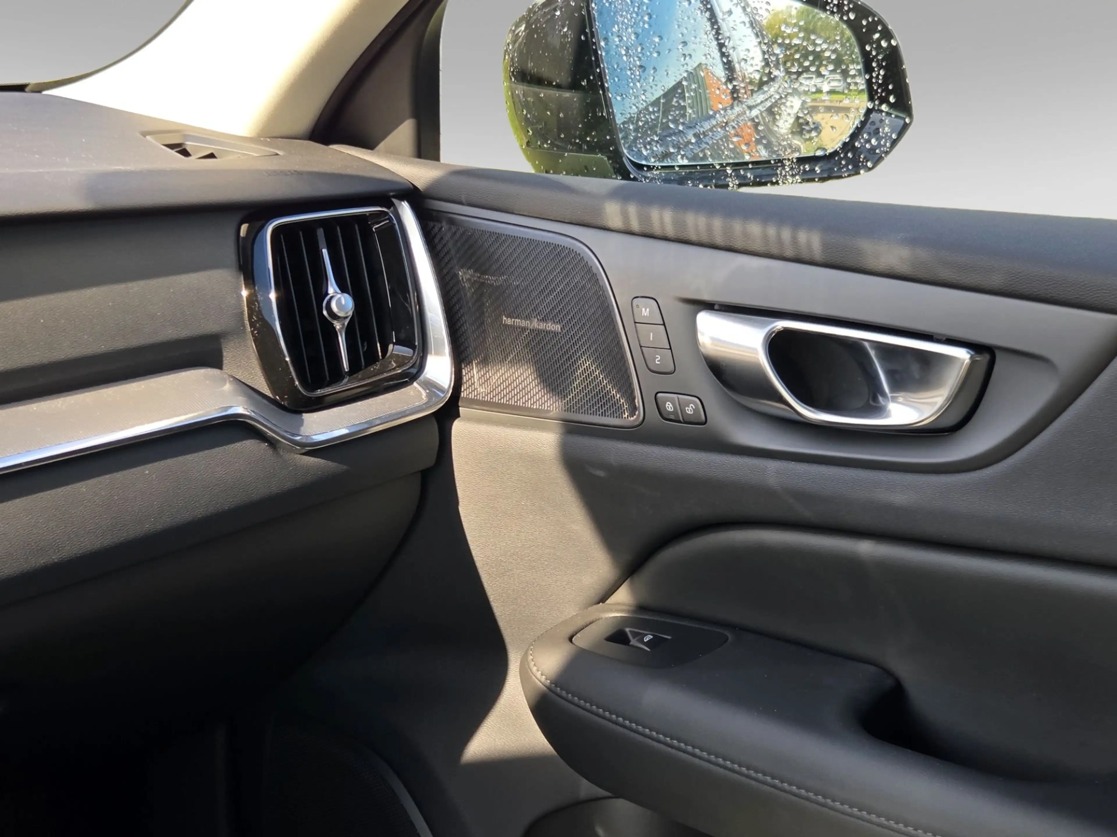 Volvo V60 2.0 T6 Plug-in hybrid AWD Plus Dark | Trekhaak | 3 — photo 17