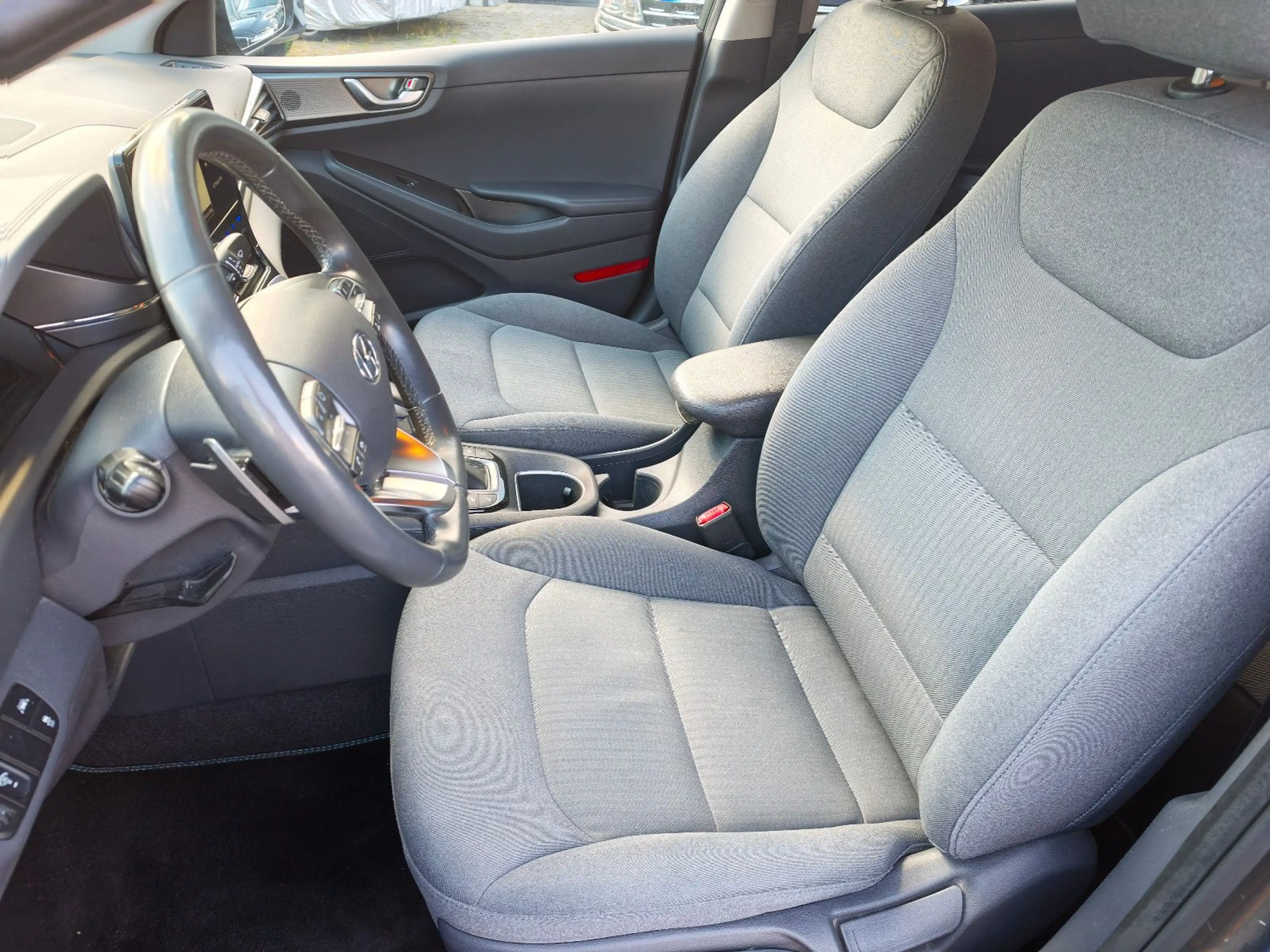 Hyundai IONIQ Style Plug-In Hybrid LED NAVI INFINITY AHK — photo 14