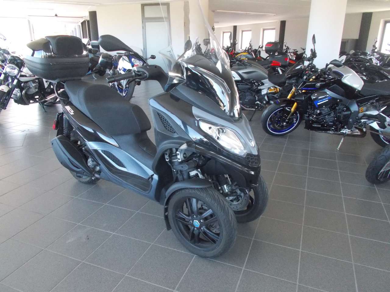 Piaggio MP3 300