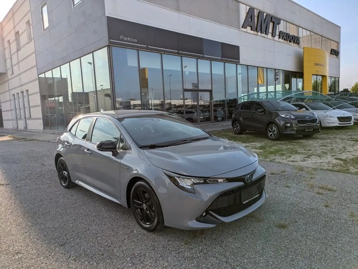 Toyota Corolla 1.8h Black Edition  cvt - 1