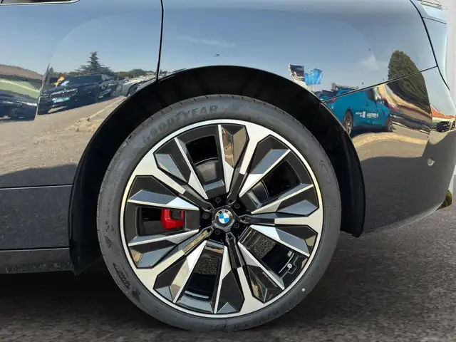 BMW Ix view 8