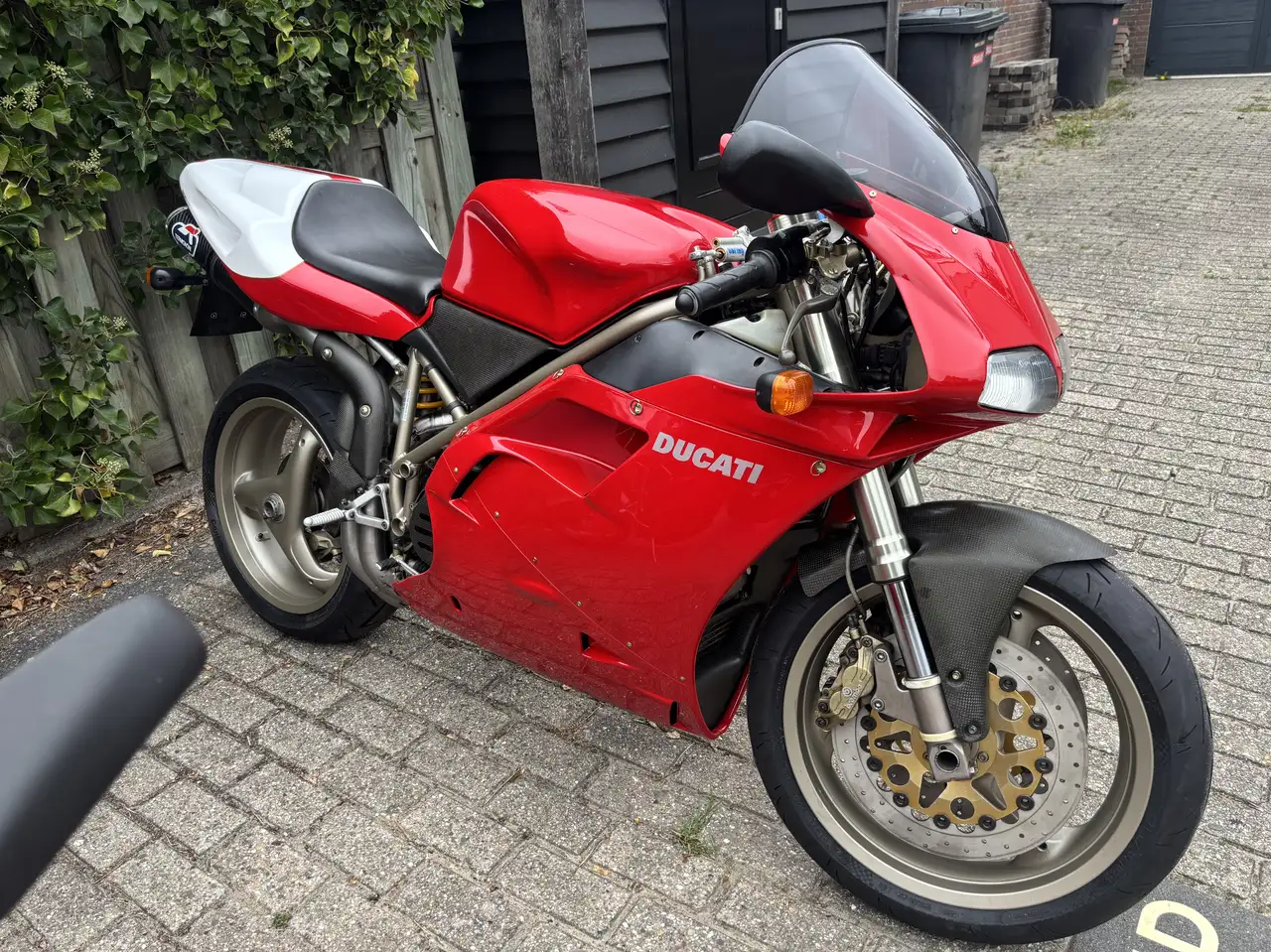 Ducati 916