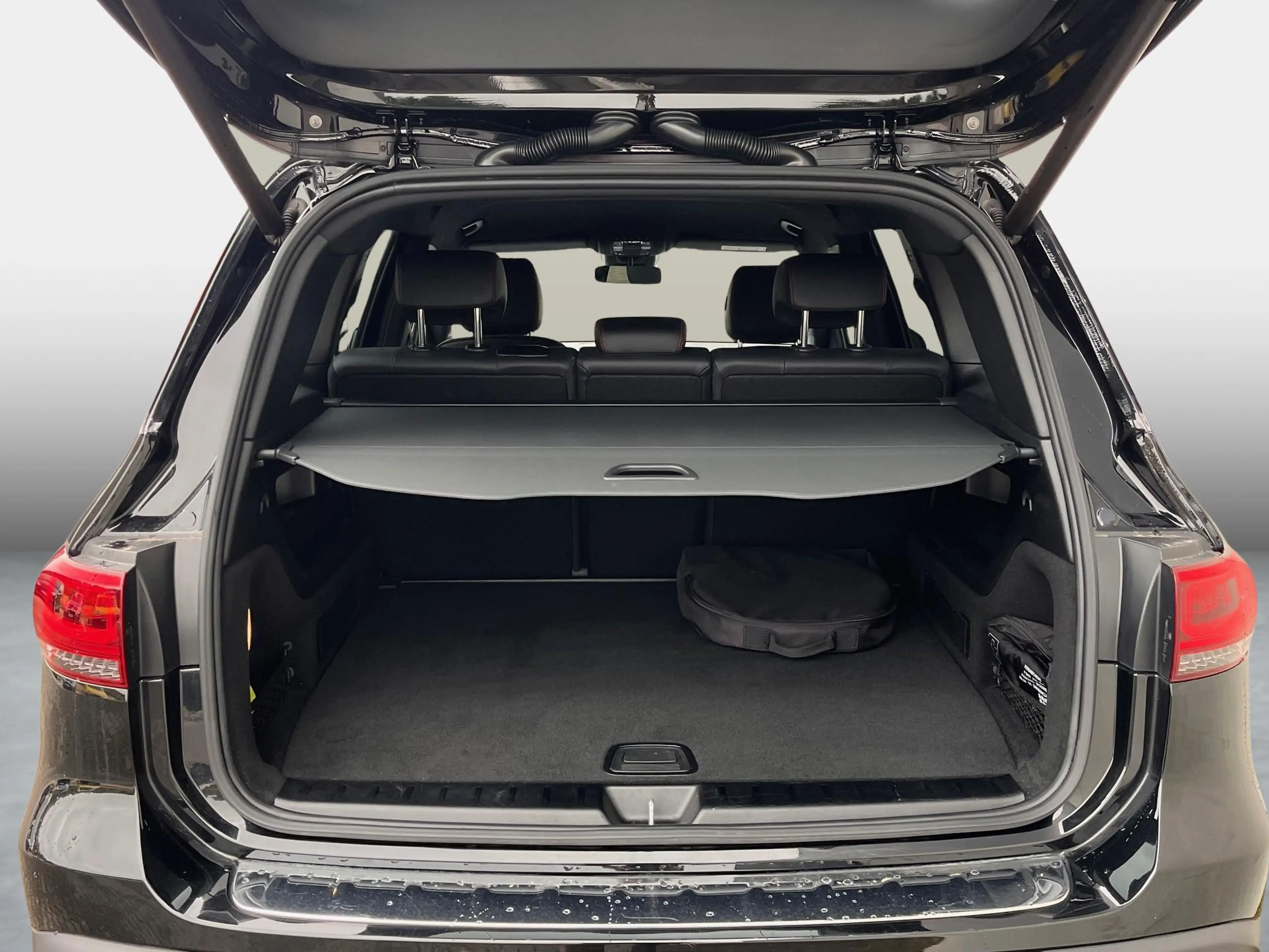 Mercedes-Benz EQB 300 4MATIC AMG — photo 7