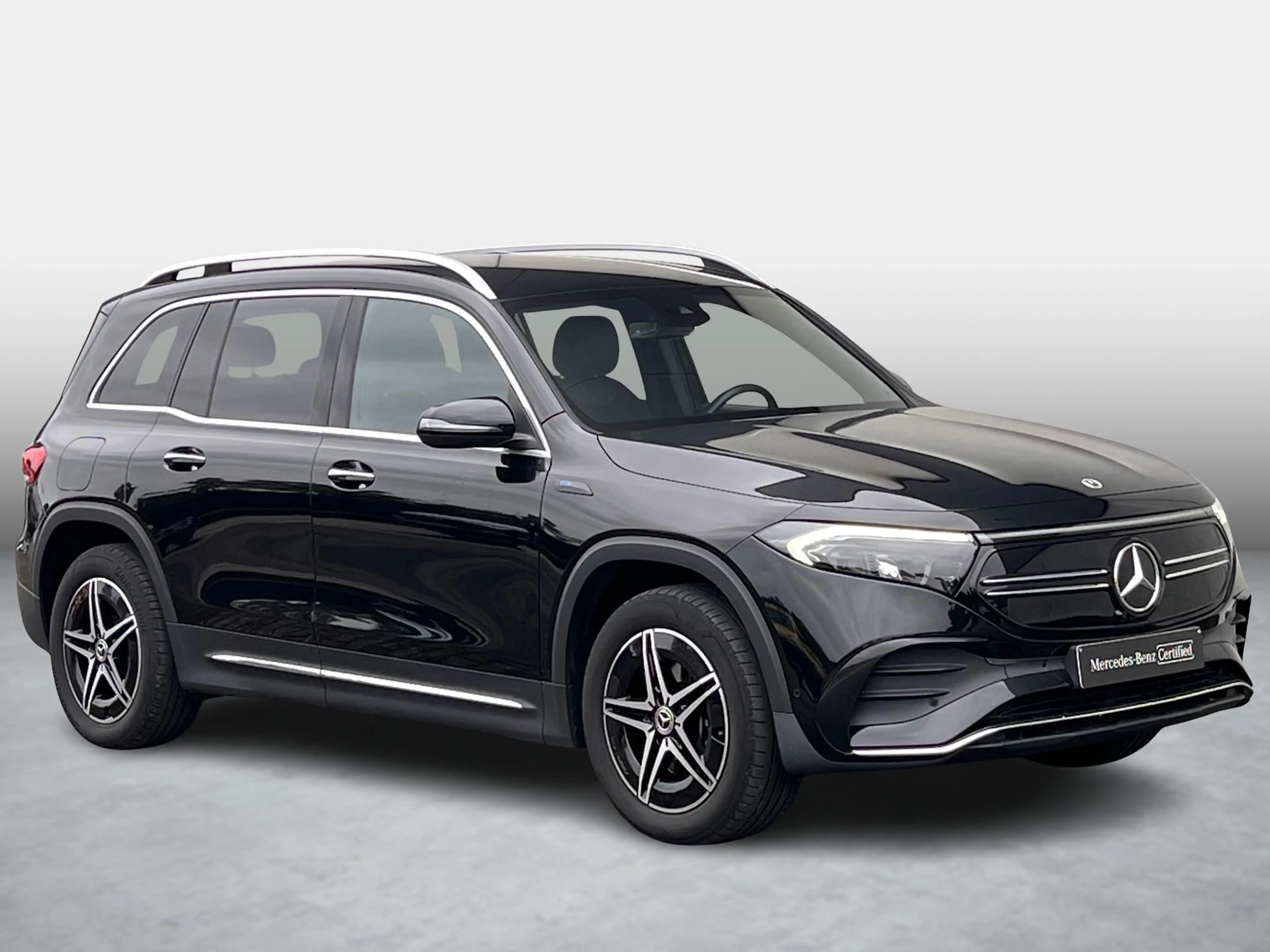 Mercedes-Benz EQB 300 4MATIC AMG — photo 3