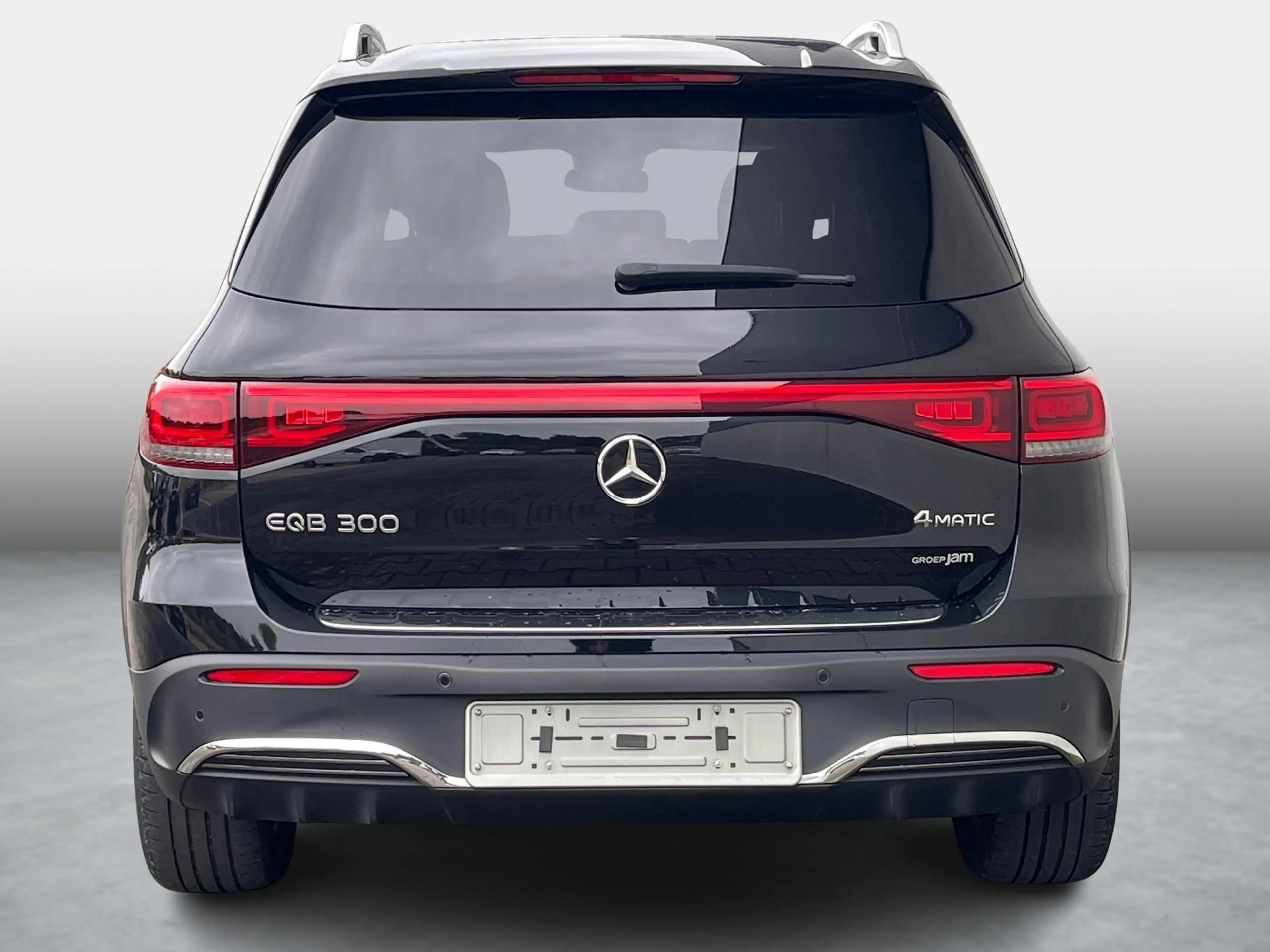 Mercedes-Benz EQB 300 4MATIC AMG — photo 6