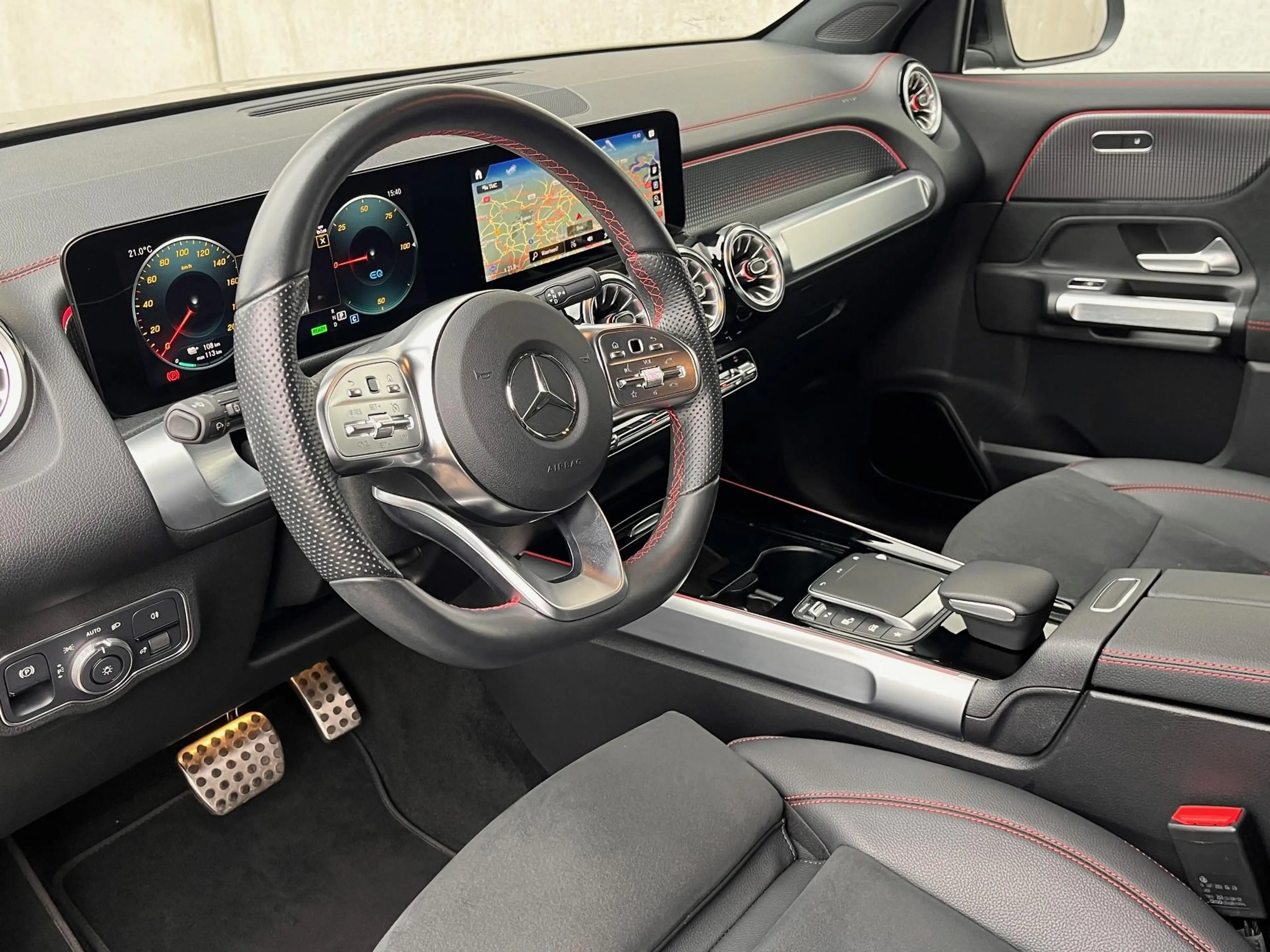 Mercedes-Benz EQB 300 4MATIC AMG — photo 9