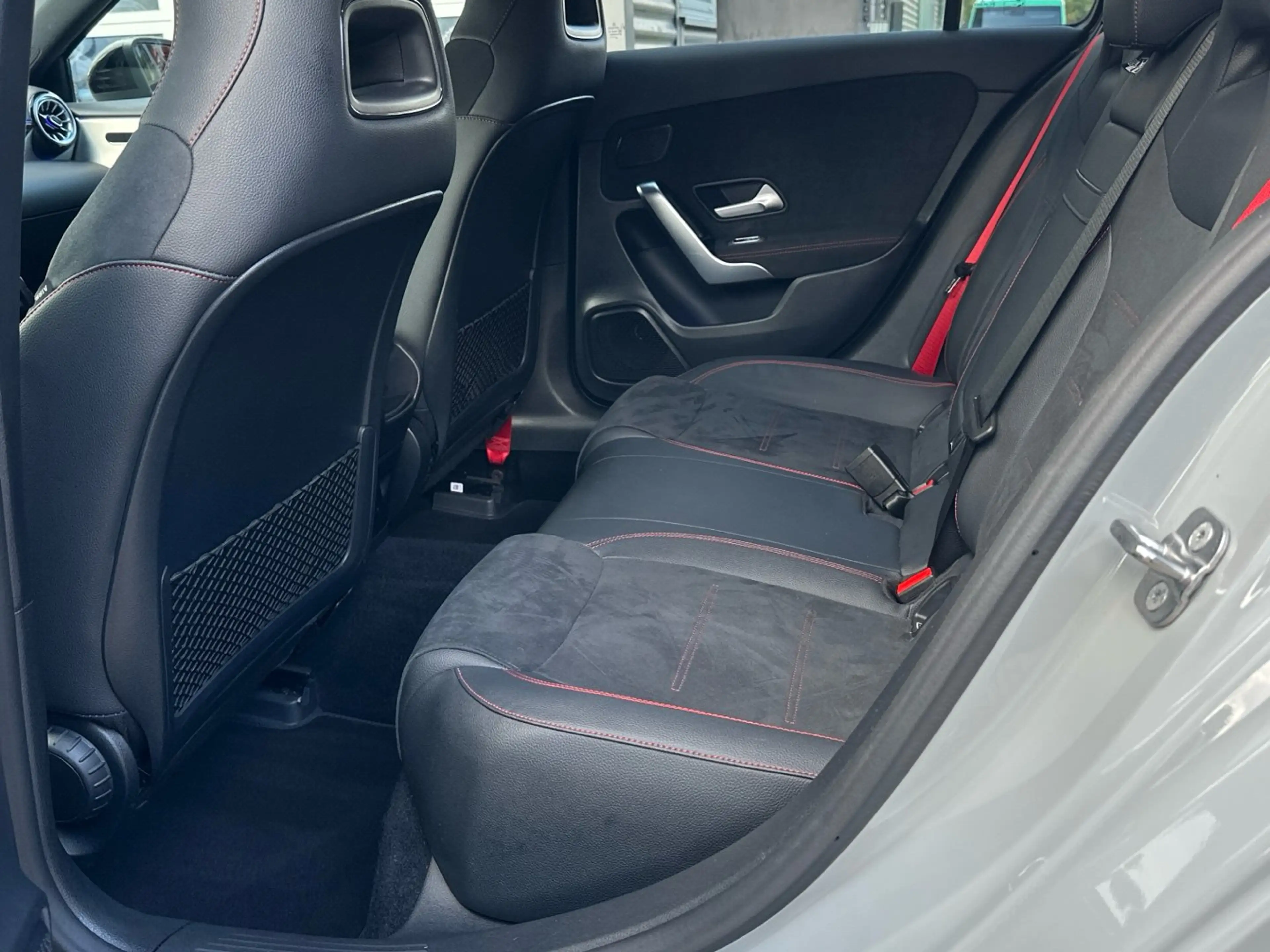 Mercedes-Benz A 35 AMG 4M Night Multibeam Kamera CarPlay AHK — photo 14