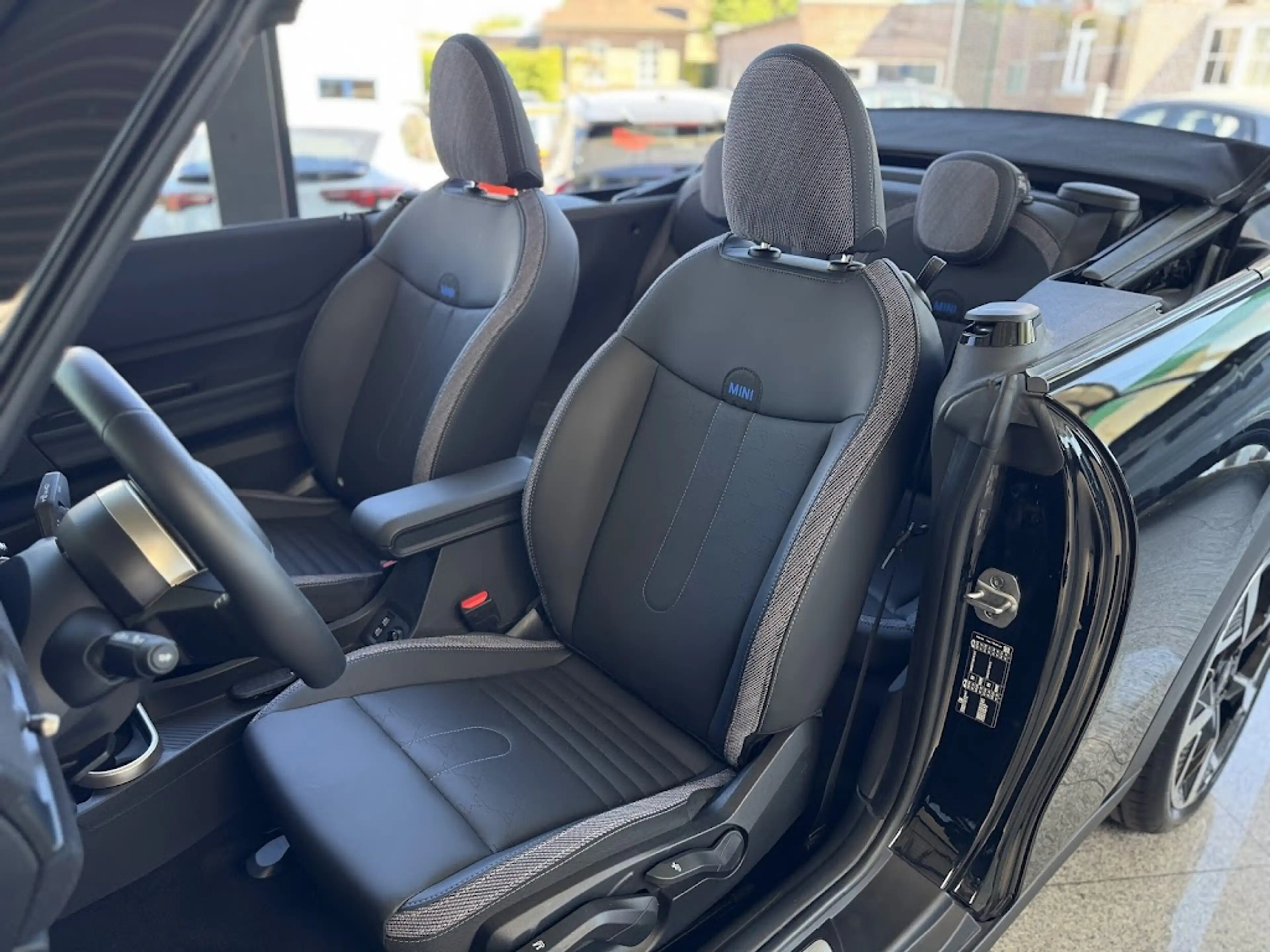 MINI Cooper C Cabrio Cabrio / HUD / H-K / KEYL / CAM / VERW ZET + STUUR — photo 14