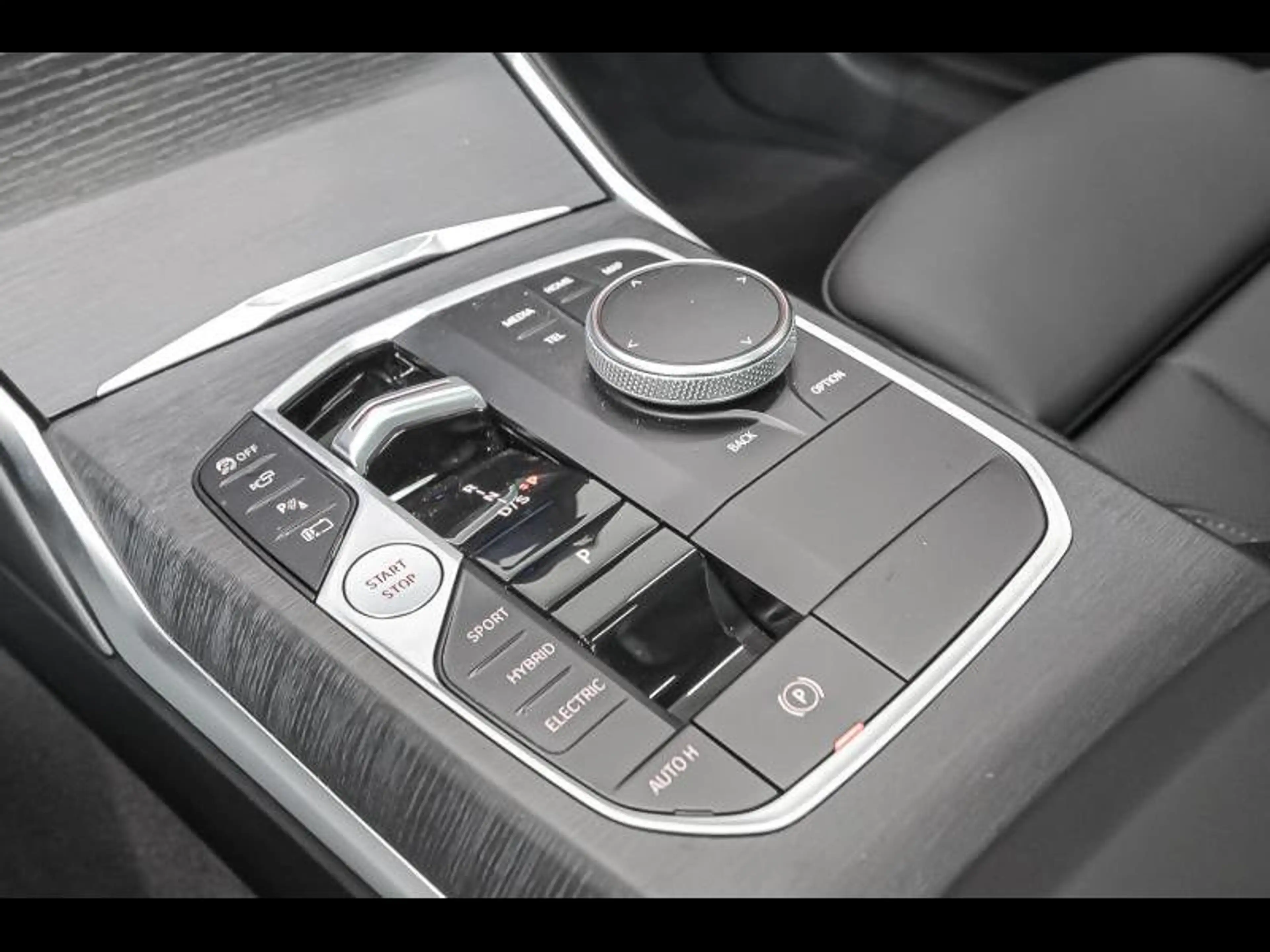 BMW 330 e xDrive Touring - M Pack — photo 11