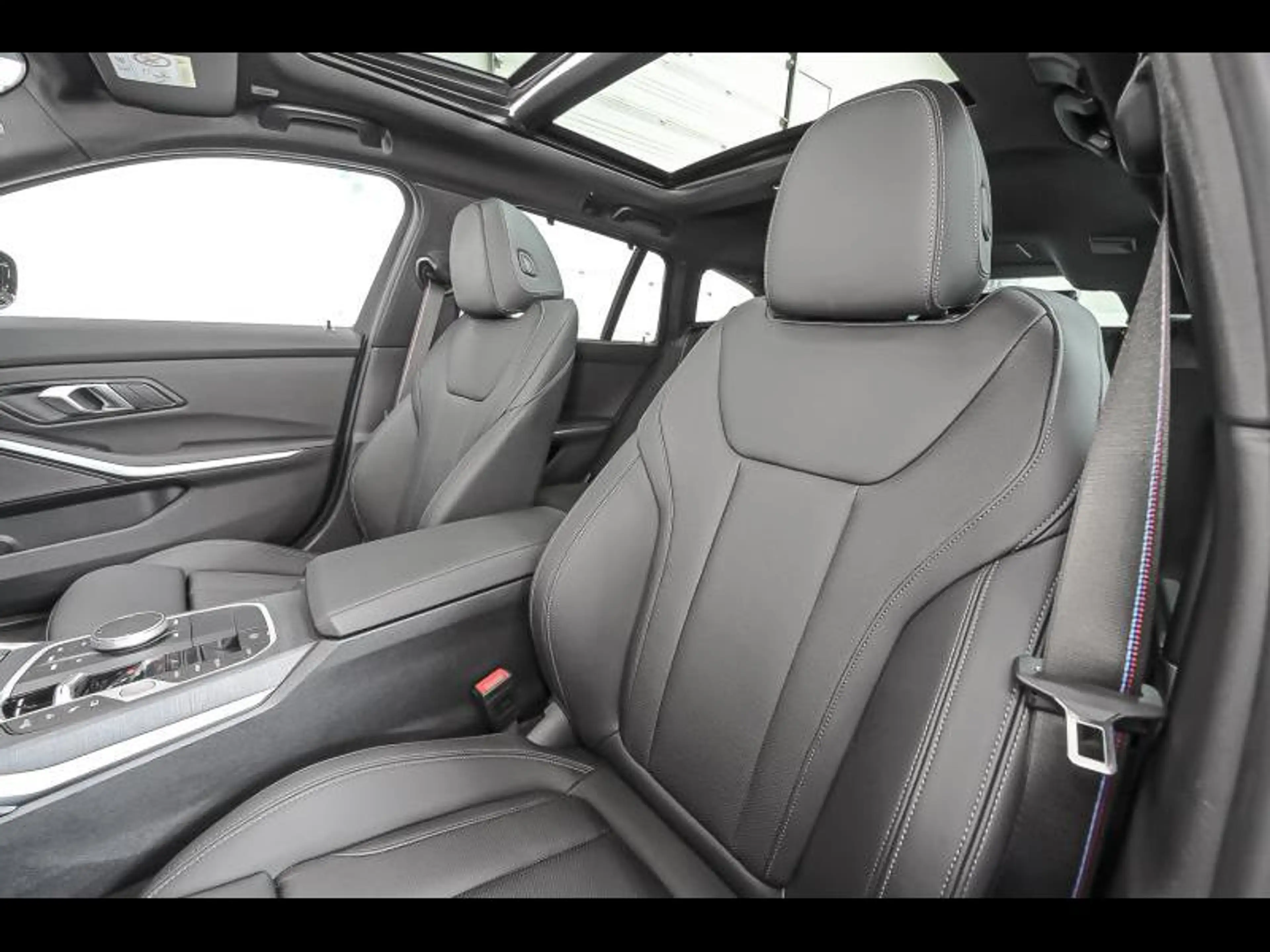 BMW 330 e xDrive Touring - M Pack — photo 21