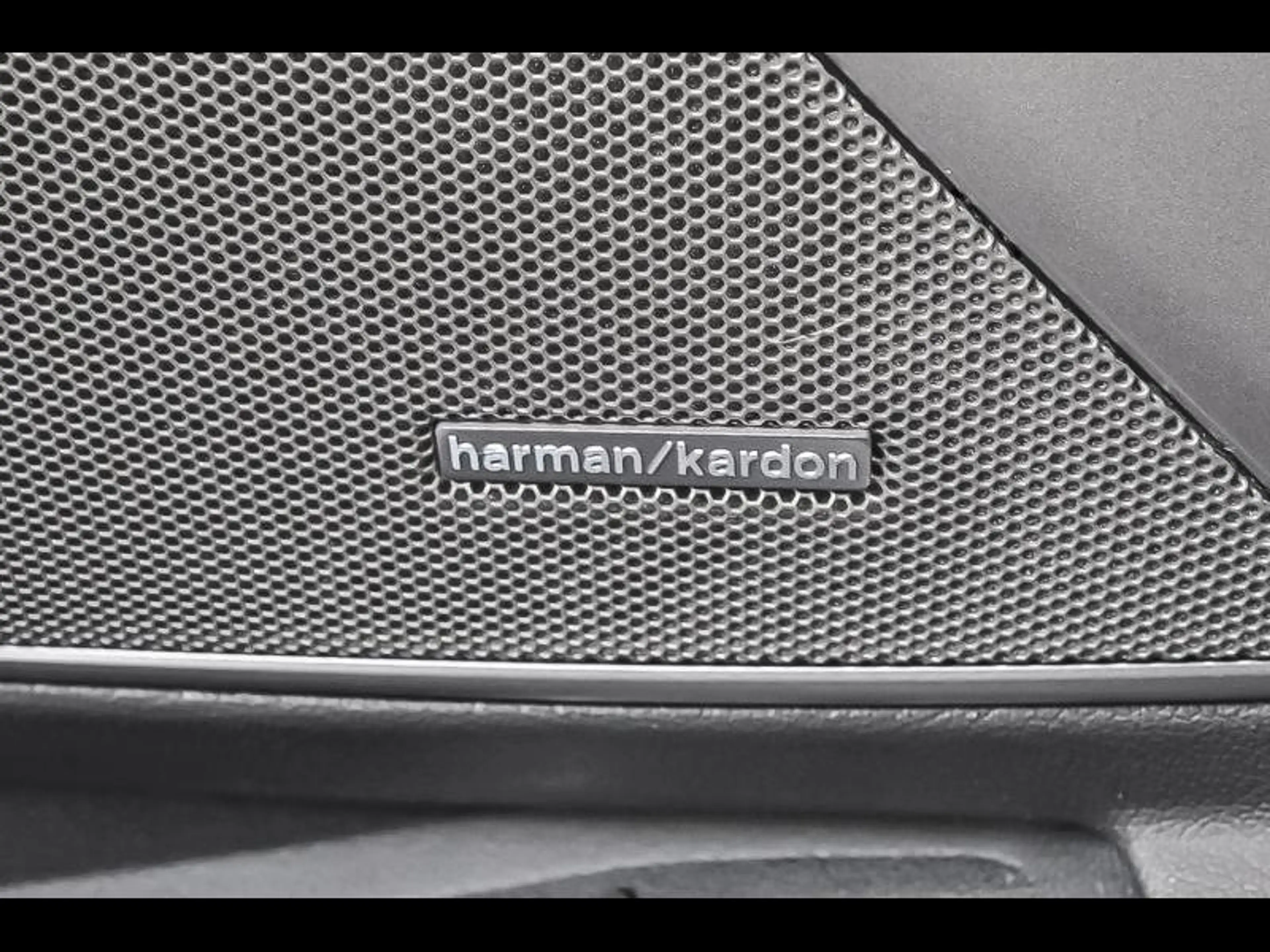BMW 330 e xDrive Touring - M Pack — photo 18